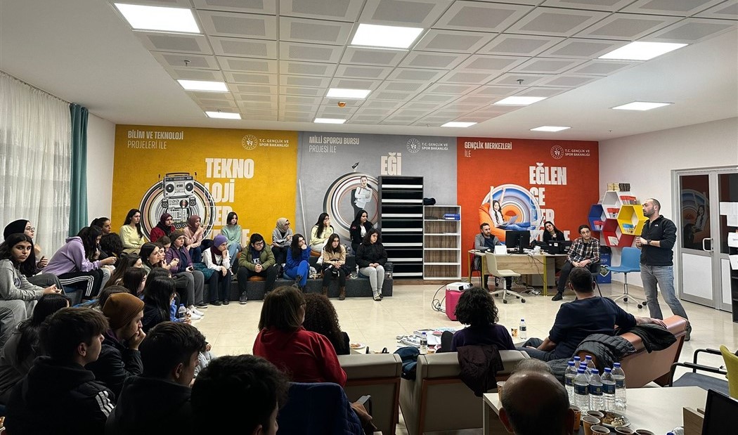 AYBÜ’de Depremzede Lise Öğrencileri İçin Bilim Söyleşisi Başladı