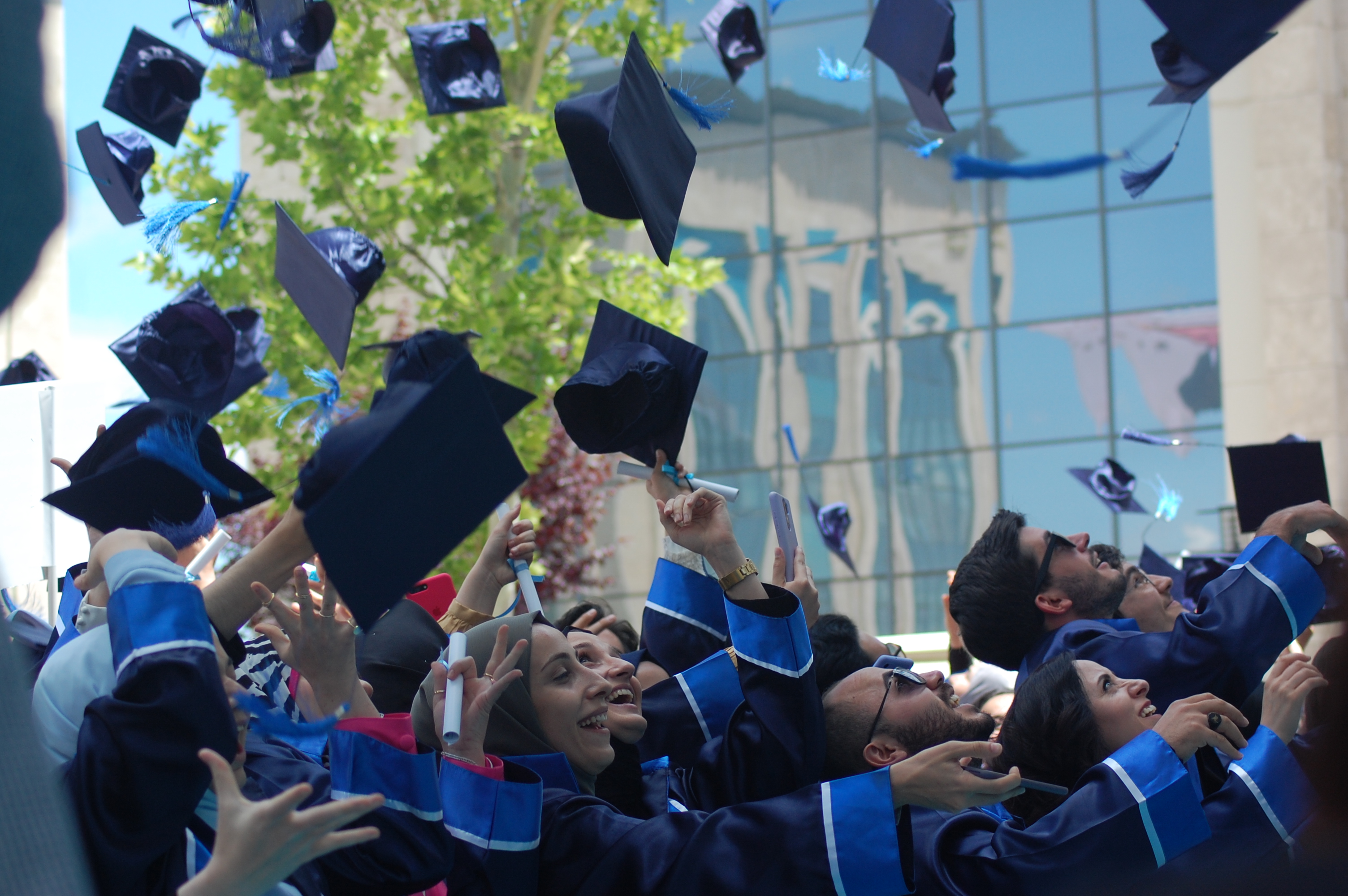 FAKÜLTEMİZDE 2021/2022 AKADEMİK YILI MEZUNİYET TÖRENLERİ BAŞARIYLA GERÇEKLEŞTİRİLMİŞTİR.