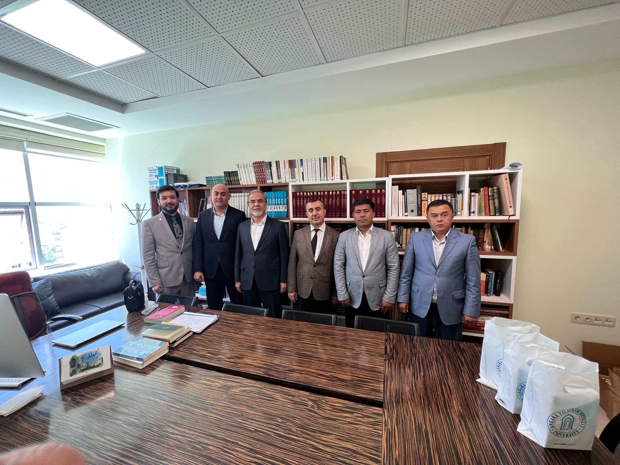İslami İlimler Uygulama ve Araştırma Merkezine Özbekistan'daki İmam Buhari Uluslararası Araştırma Enstitüsü yetkililerinden ziyaret.