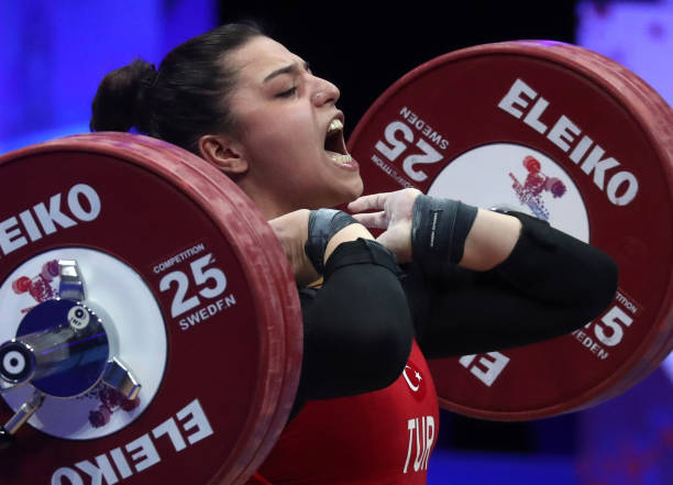 Öğrencimiz Tuğçe BOYNUEĞRİ Avrupa Halter Federasyonu tarafından ilk 10'a seçildi. 