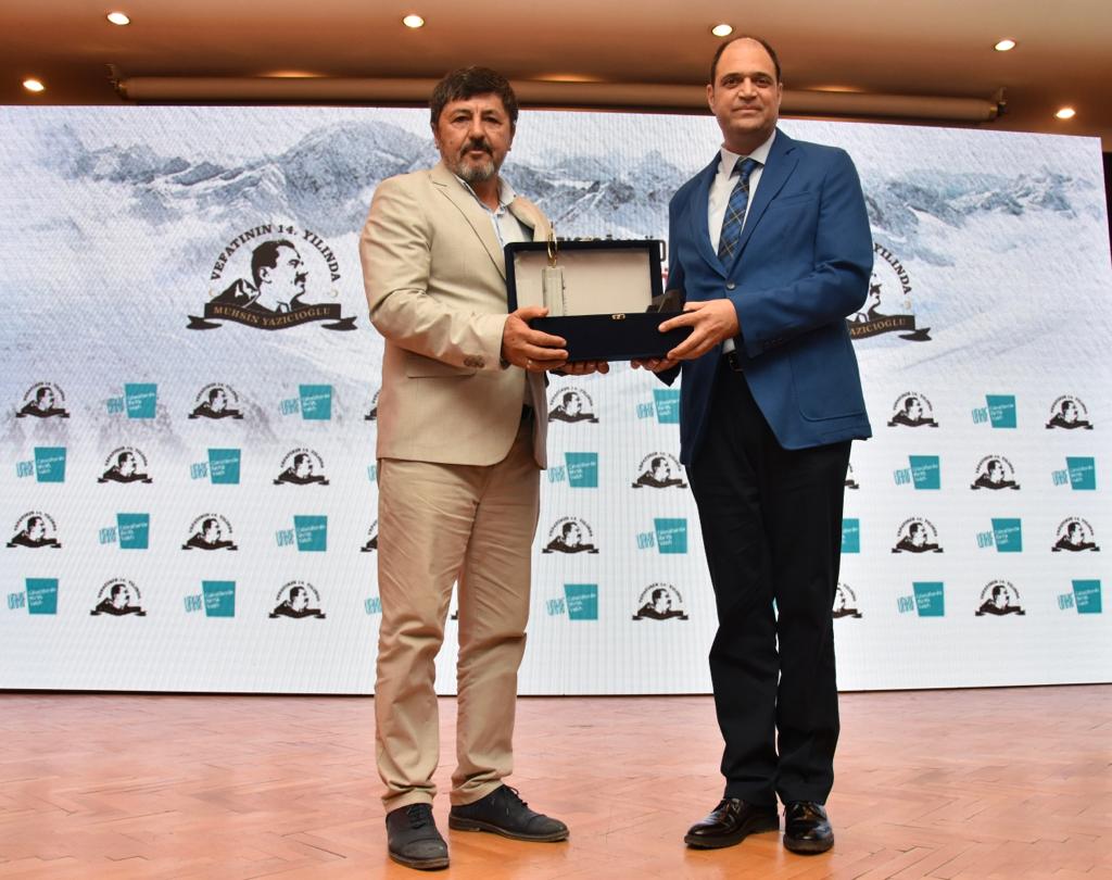 Award Presentation to Faculty Member