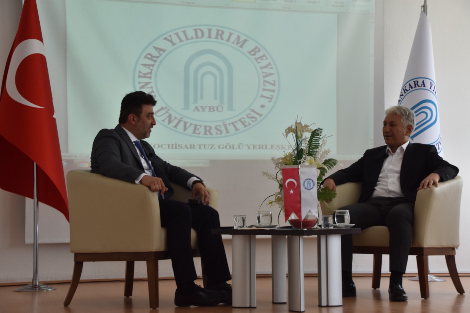 ÜNİVERSİTEMİZ “TUZGÖLÜ BULUŞMALARI” KAPSAMINDA BELEDİYE BAŞKANIMIZ SAYIN MEMİŞ ÇELİK ÖĞRENCİLERİMİZ İLE BİR ARAYA GELDİ