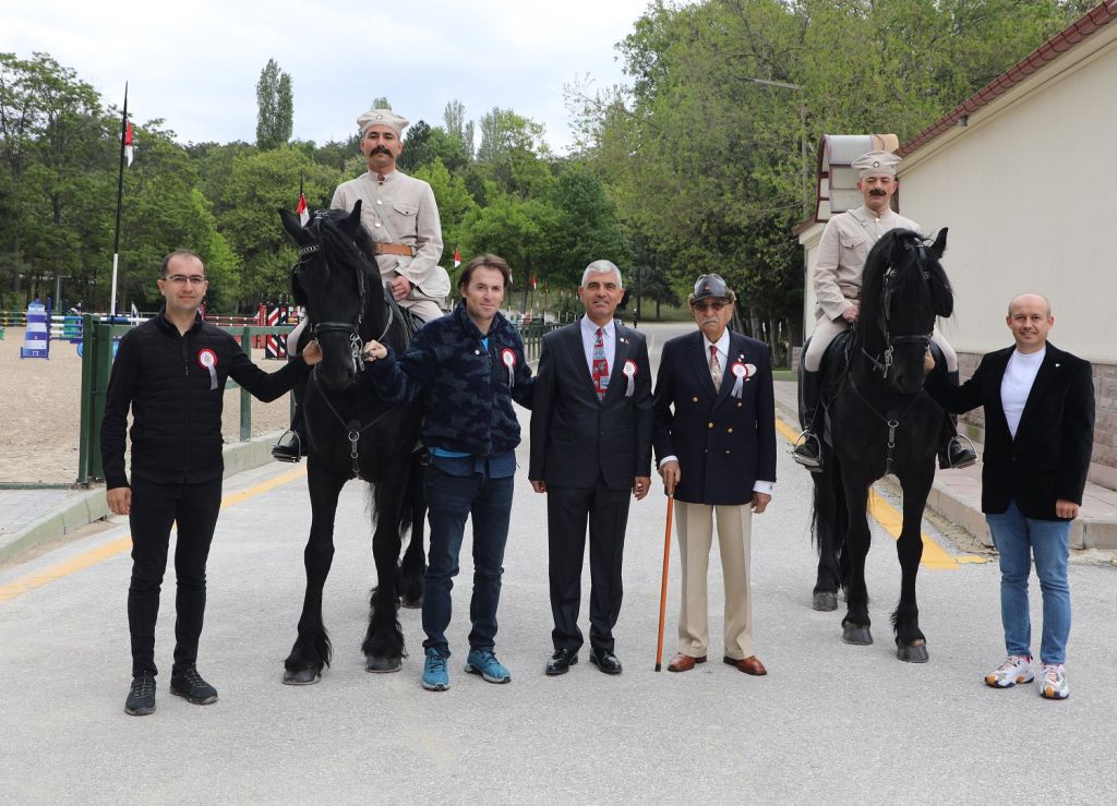 HİPPOTERAPİ MERKEZ MÜDÜRÜMÜZ ÖĞR.GÖR.ALİ EKBER ÜN SÜVARİ GÜNÜNE KATILDI.
