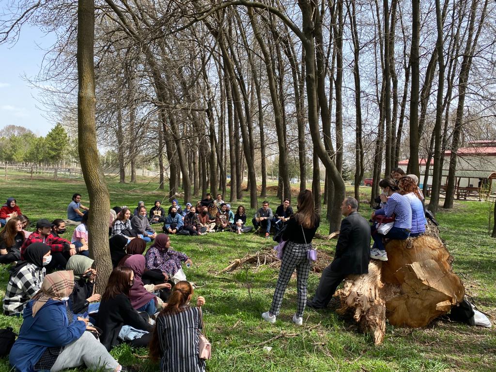 ADS Öğrencilerinin Açık Havada Dersi 