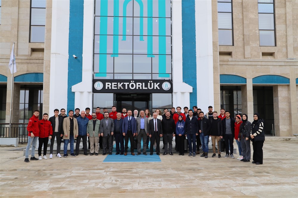 Rektörümüz, Deprem Bölgesinde Çalışmalara Katılan Sivil Savunma Ekibiyle Bir Araya Geldi