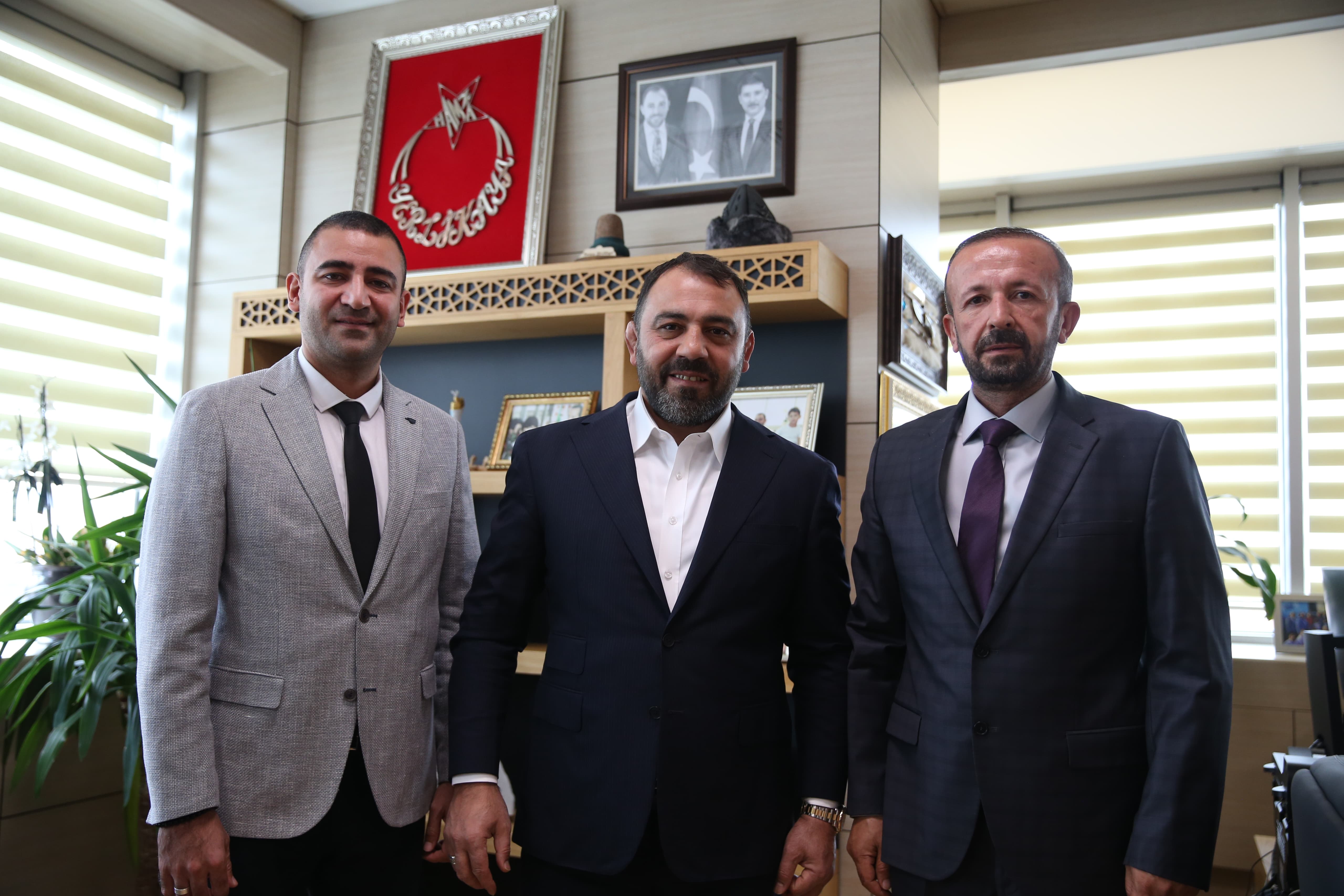 Fakültemiz Dekanı Prof. Dr. Baki YILMAZ ve Fakültemiz Dekan Yardımcısı Doç. Dr. Ersan TOLUKAN, Gençlik ve Spor Bakanlığı Bakan Yardımcısı Sayın Hamza YERLİKAYA'yı makamında ziyaret ederek Spor projeleri üzerine istişarelerde bulundular.