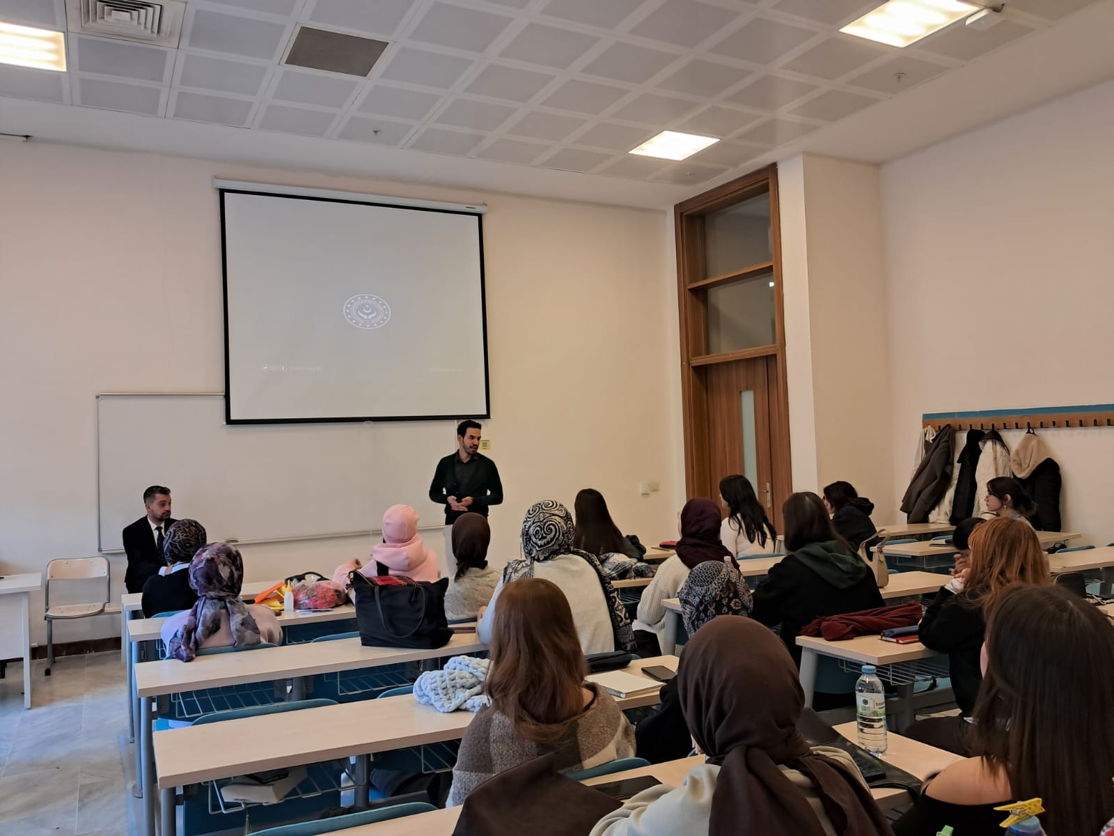 Pursaklar Sosyal Hizmet Merkezi görevlileri tarafından öğrencilerimize Aile ve Sosyal Hizmetler Bakanlığı bünyesinde verilen hizmetler hakkında bilgilendirmede bulunuldu.