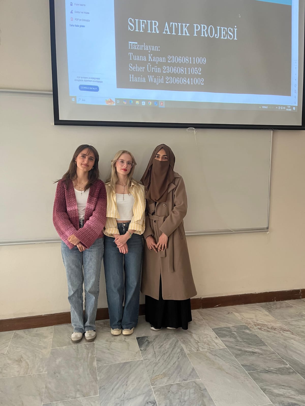 Öğrencilerimiz Doç. Dr. Burçin Aysu Tarafından Yürütülen Çocuk ve Doğa Dersi Kapsamında Araştırmalarına İlişkin Sunumlar Yapmıştır.