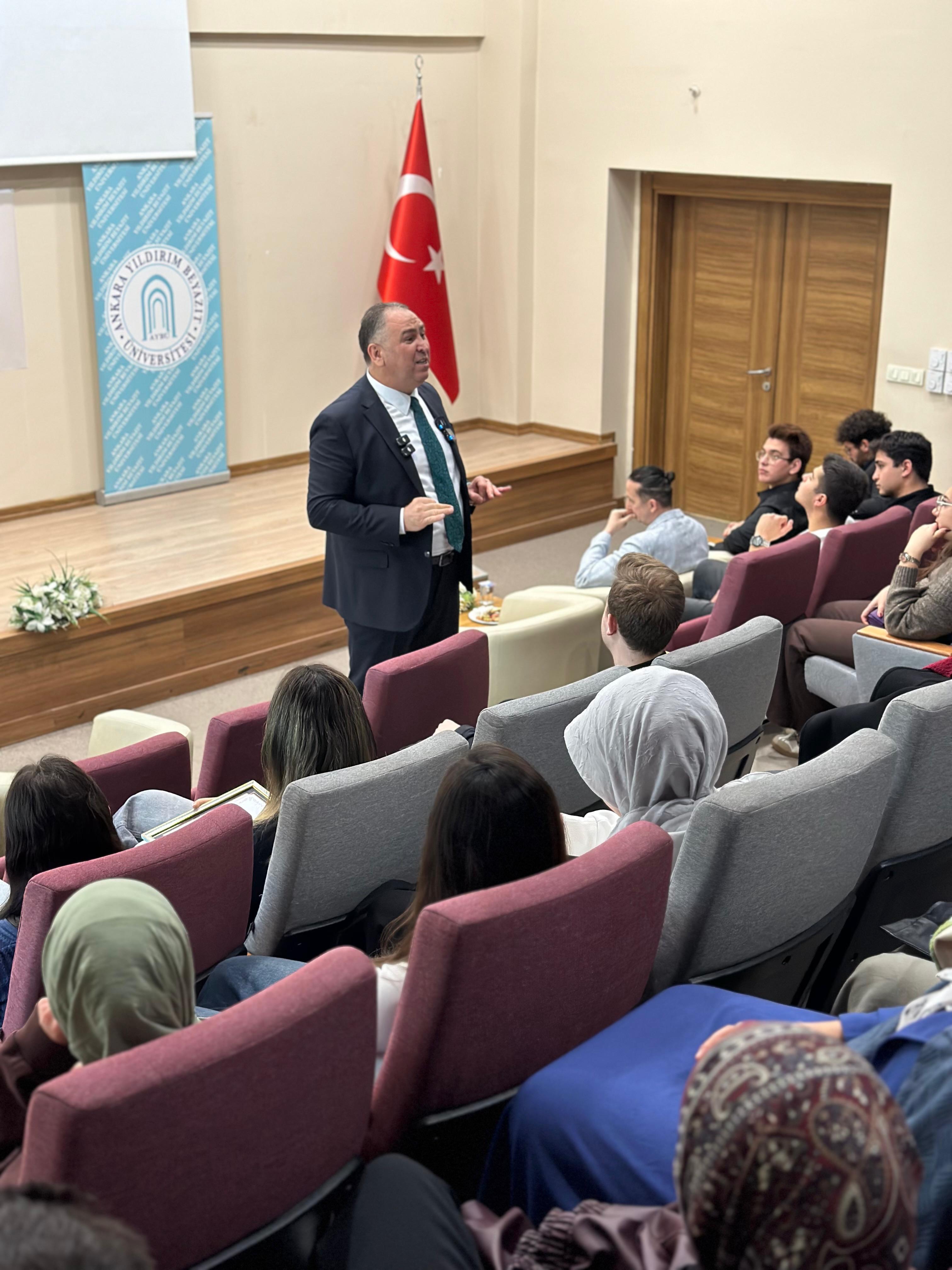 Kariyer Sohbetleri Programı “Gelecek Henüz Avuçlarınızda”  Temasıyla Gerçekleştirildi