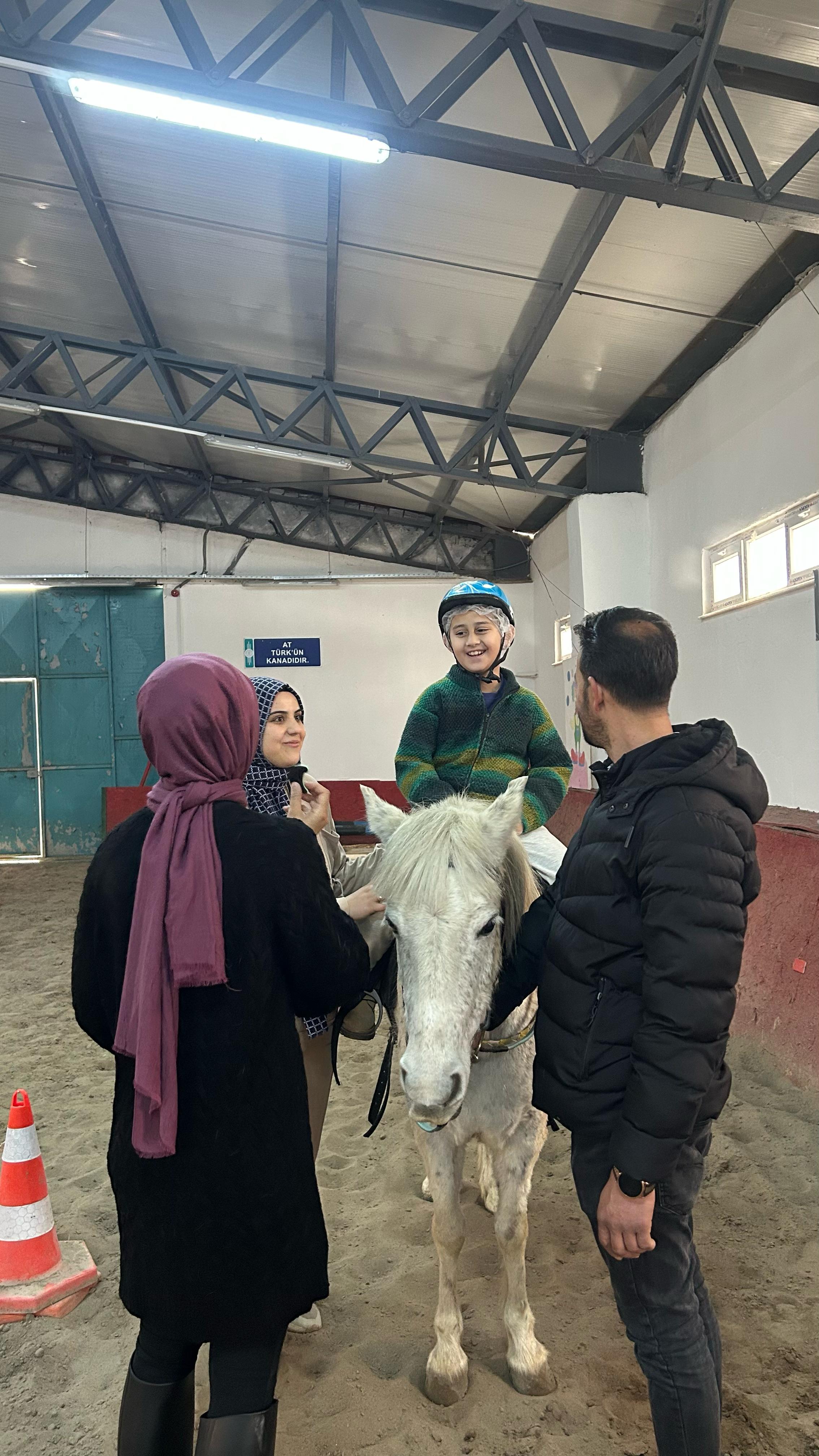 Hippoterapi Uygulama ve Araştırma Merkezi, Hippoterapi Seanslarına Başladı