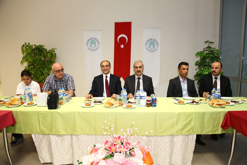 Sayın Rektörümüz Üniversitemiz Öğrencileri ile İftar Yemeğinde Buluştu