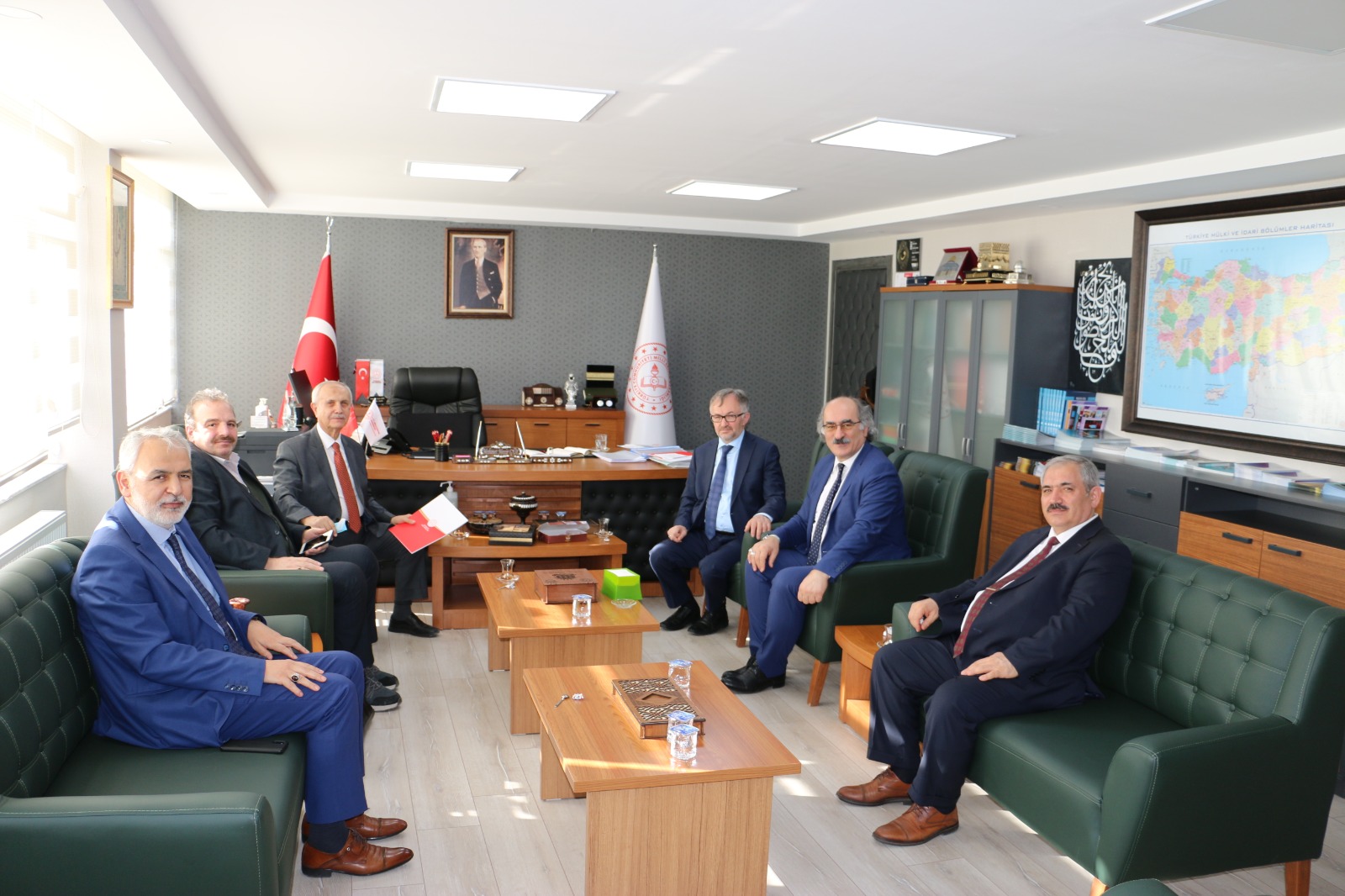  Fakültemiz Dekanlığından  Milli Eğitim Bakanlığı Din Öğretimi Genel Müdürü Mehmet Nezir GÜL' E Ziyaret