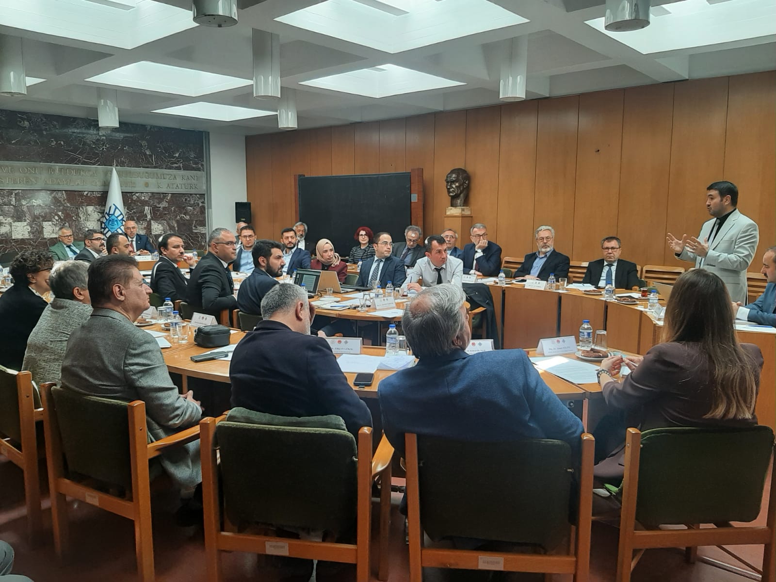 AYBÜ İslami İlimler Fakültesi Öğretim Üyemiz Türk Tarih Kurumunda Türk Tarih Kurumu Yayınları'nın SWOT Analizi Konulu Sunum Gerçekleştirdi