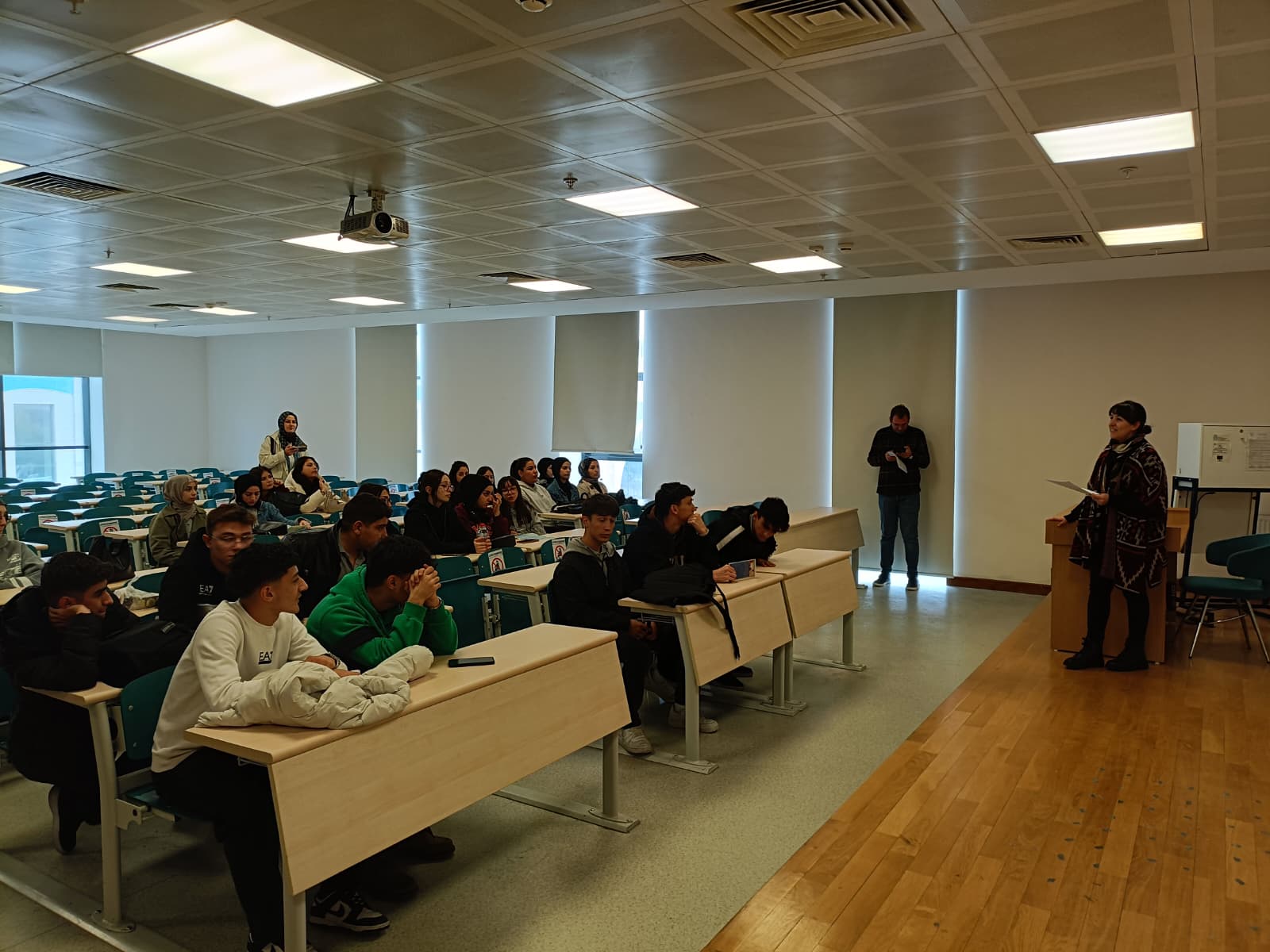 Bağlıca Şehit Kalender Özdemir Anadolu İmam Hatip Lisesi öğrenci ve öğretmenleri 23.10.2025 tarihinde Fakültemizi ziyaret etmişlerdir.