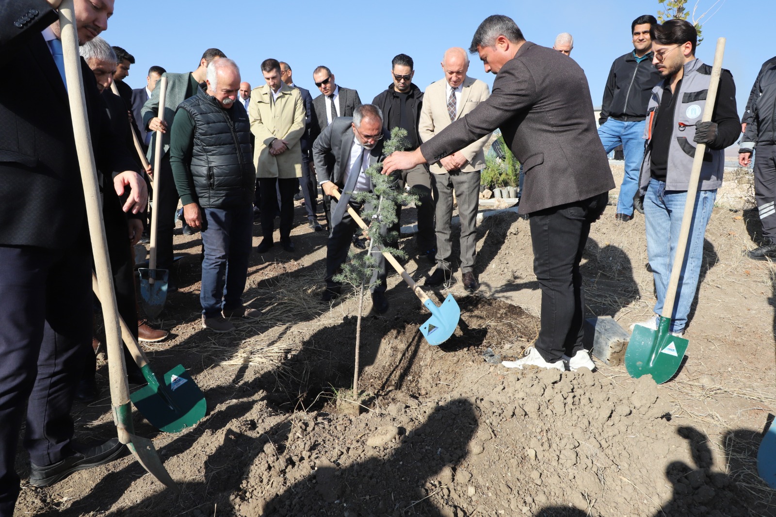 AYBÜ'den Geleceğe Nefes: Esenboğa Külliyesi Yüzlerce Fidanla Buluştu