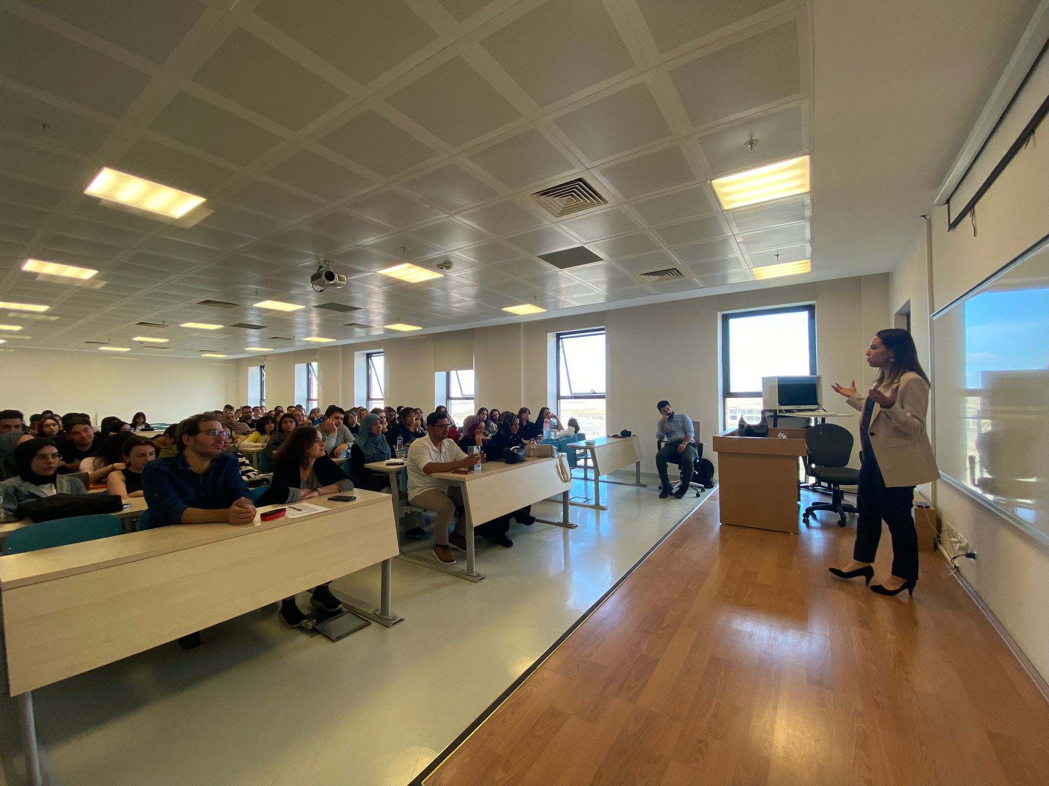 ARCHE 201 Architectural Culture Dersi Kapsamında Mimarlar Odası Ankara Şube Başkanı Derya Başyılmaz Öğrencilere Seminer Verdi