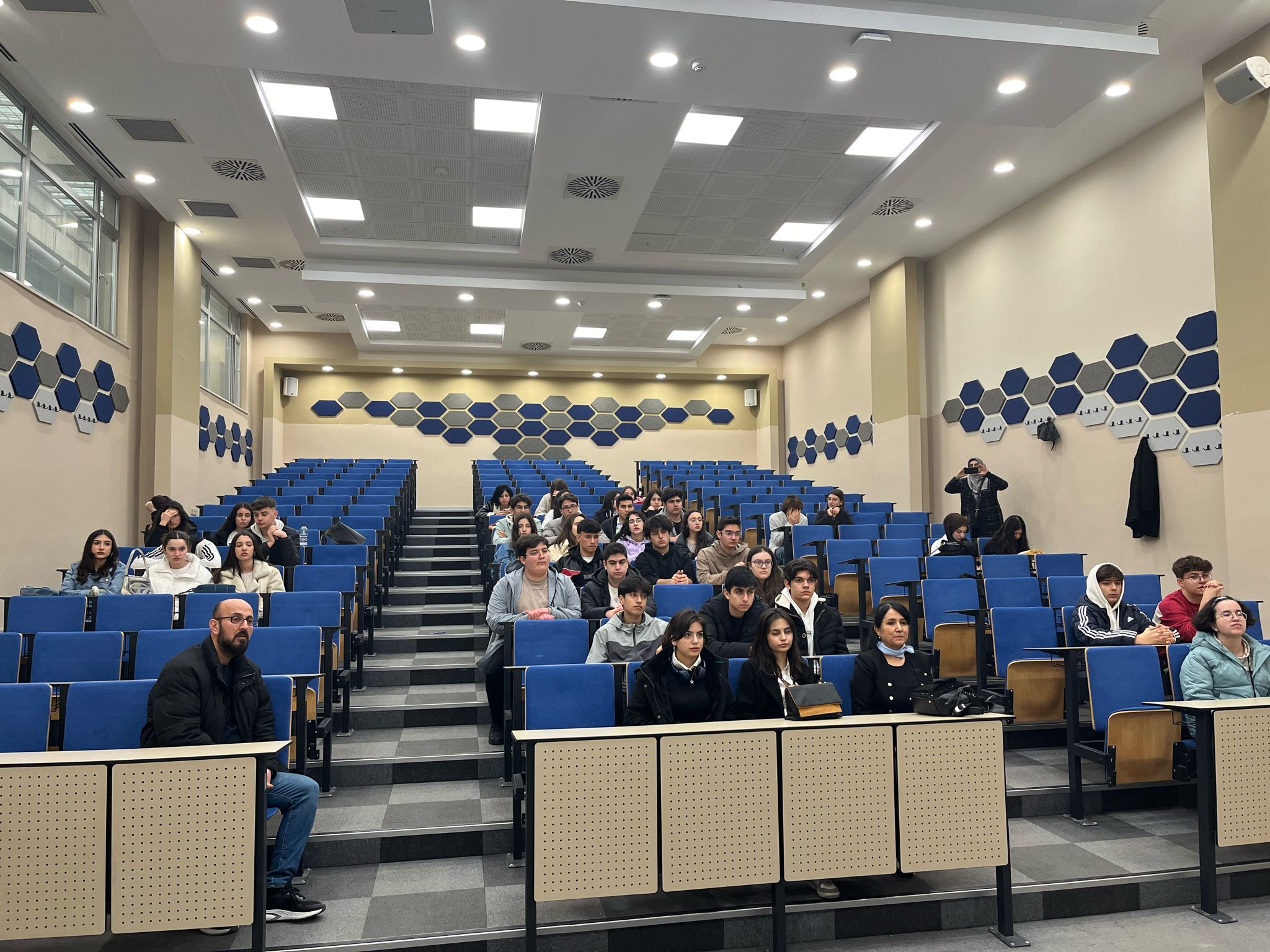 Özel Kırşehir Anadolu Lisesi öğrencileri tarafından fakültemize ziyaret gerçekleştirilmiştir.