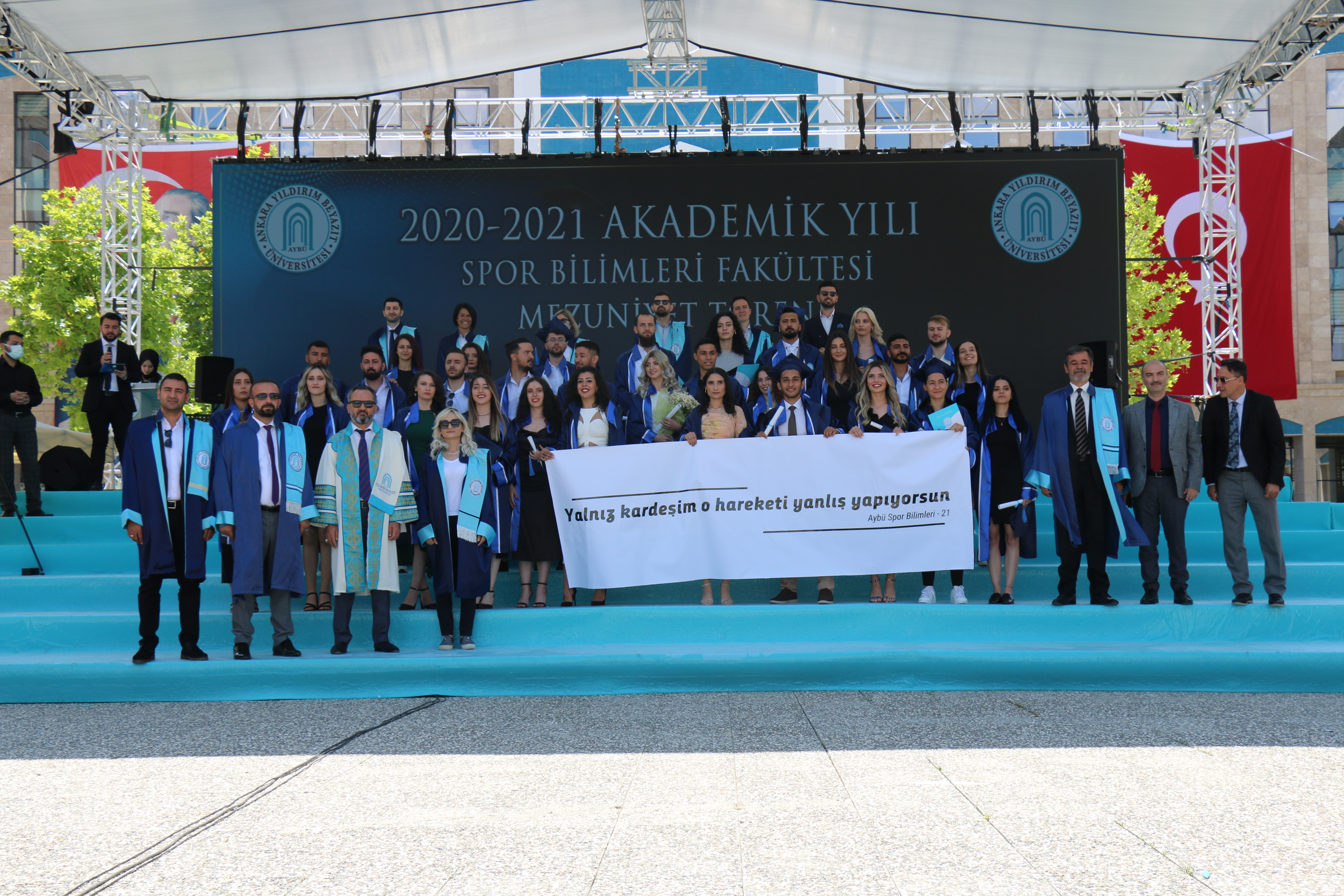 Egzersiz ve Spor Bilimleri Bölümü 2020-2021 Dönem Mezuniyet Töreni Yapıldı.