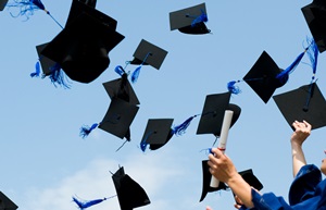 ÜNİVERSİTEMİZ 2013-2014 EGİTİM-ÖGRETİM YILI LİSANSÜSTÜ MEZUNİYET TÖRENİ