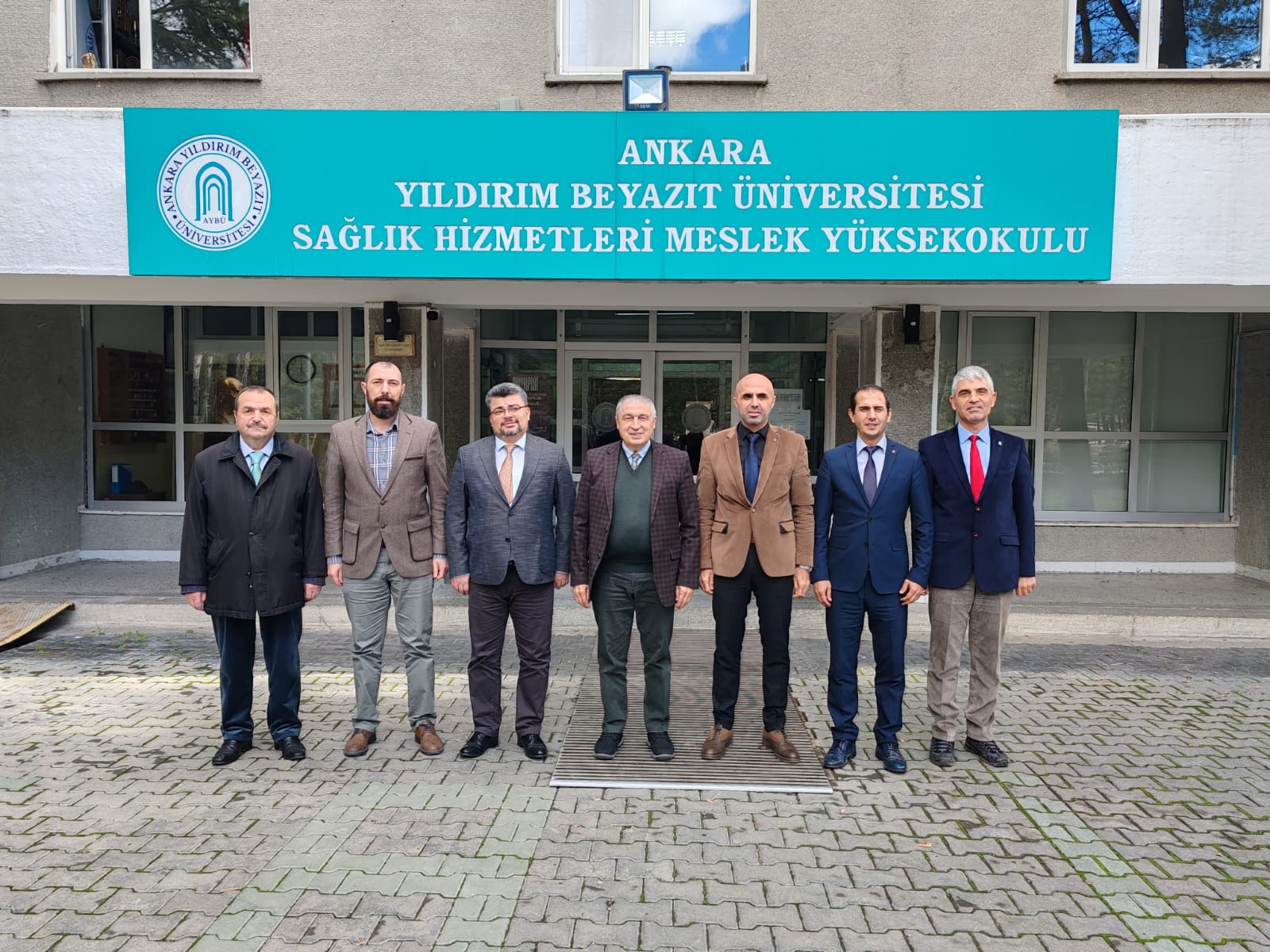 ÜNİVERSİTEMİZ REKTÖR YARDIMCISI HOCALARIMIZ İLE MÜDÜRLERİMİZ TOPLANTI GERÇEKLEŞTİRDİ