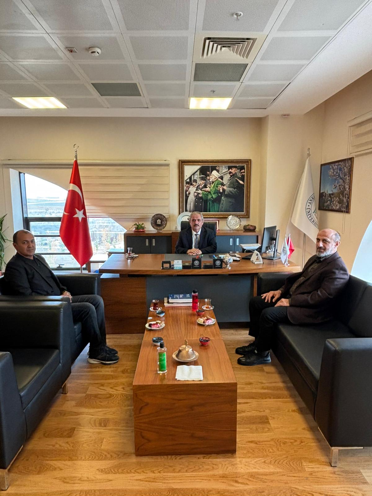 Mahtumkulu Devlet Üniversitesi Tarih Fakültesi İlahiyat Bölümü Başkanı Türkmenistanlı Tahir Aşirov Dekanlığımızı Ziyarette Bulunmuştur