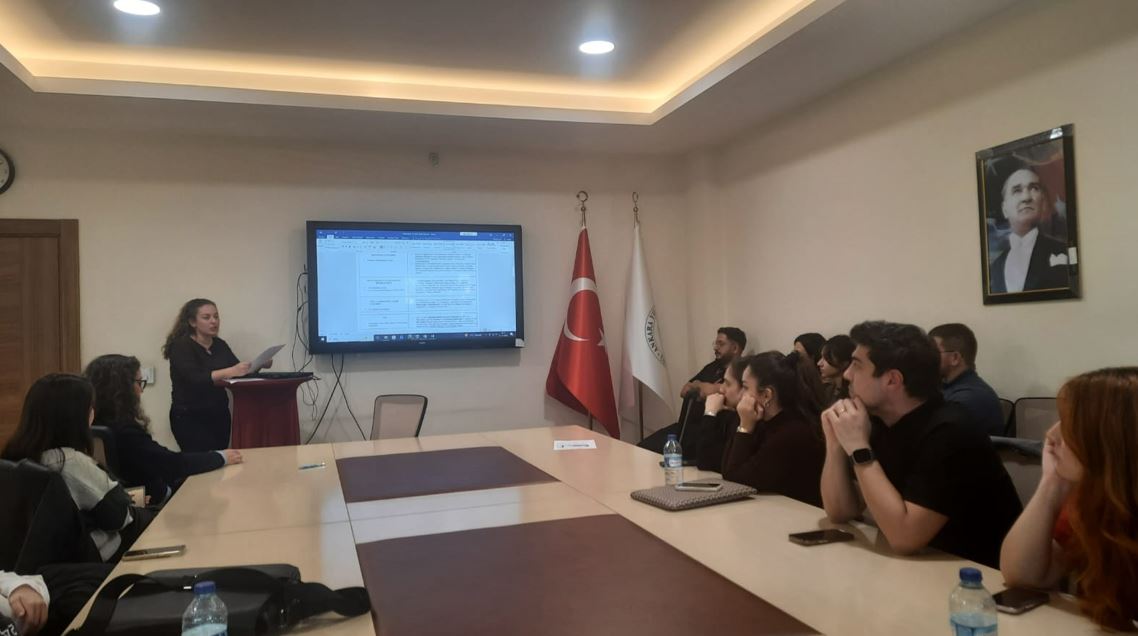 Fakültemize 2025 yılı Dus kontenjanı ile yerleşen Uzmanlık Öğrencilerine Uzmanlık Eğitimi Yönetim Sistemi (UEYS) ve Elektronik Belge Yönetim Sistemi (EBYS) eğitimleri başarı ile tamamlanmıştır.