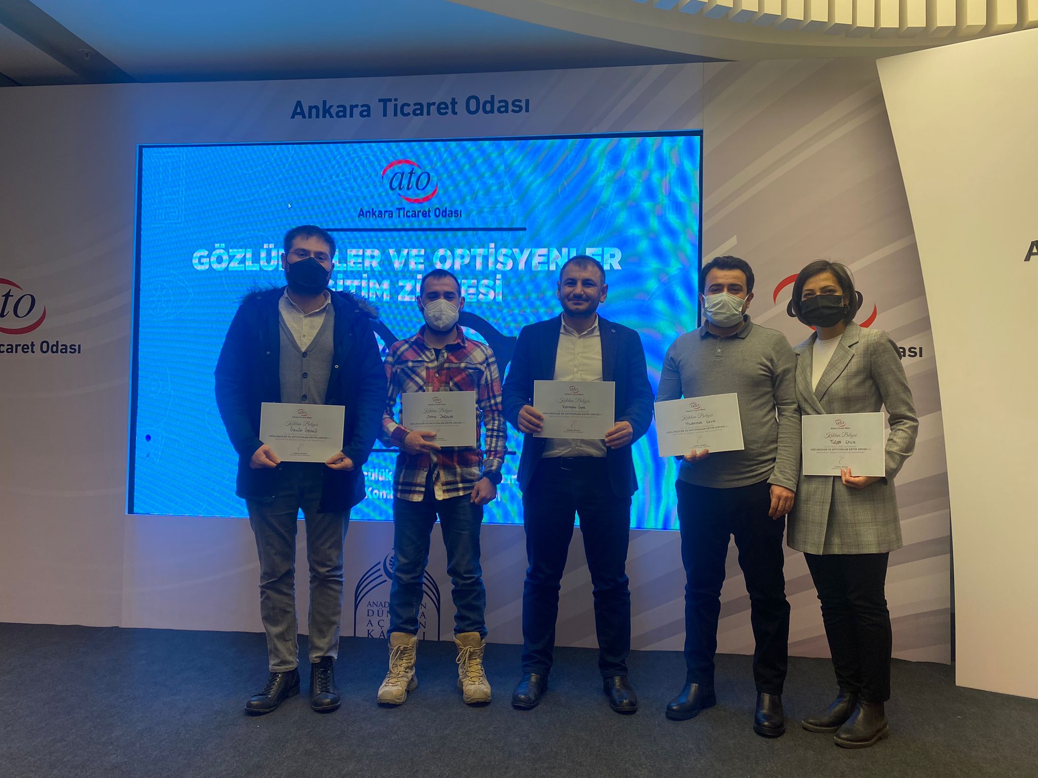 Optisyenlik Programı Öğretim Elemanlarımız Optisyenler Eğitimi Zirvesine Katıldı