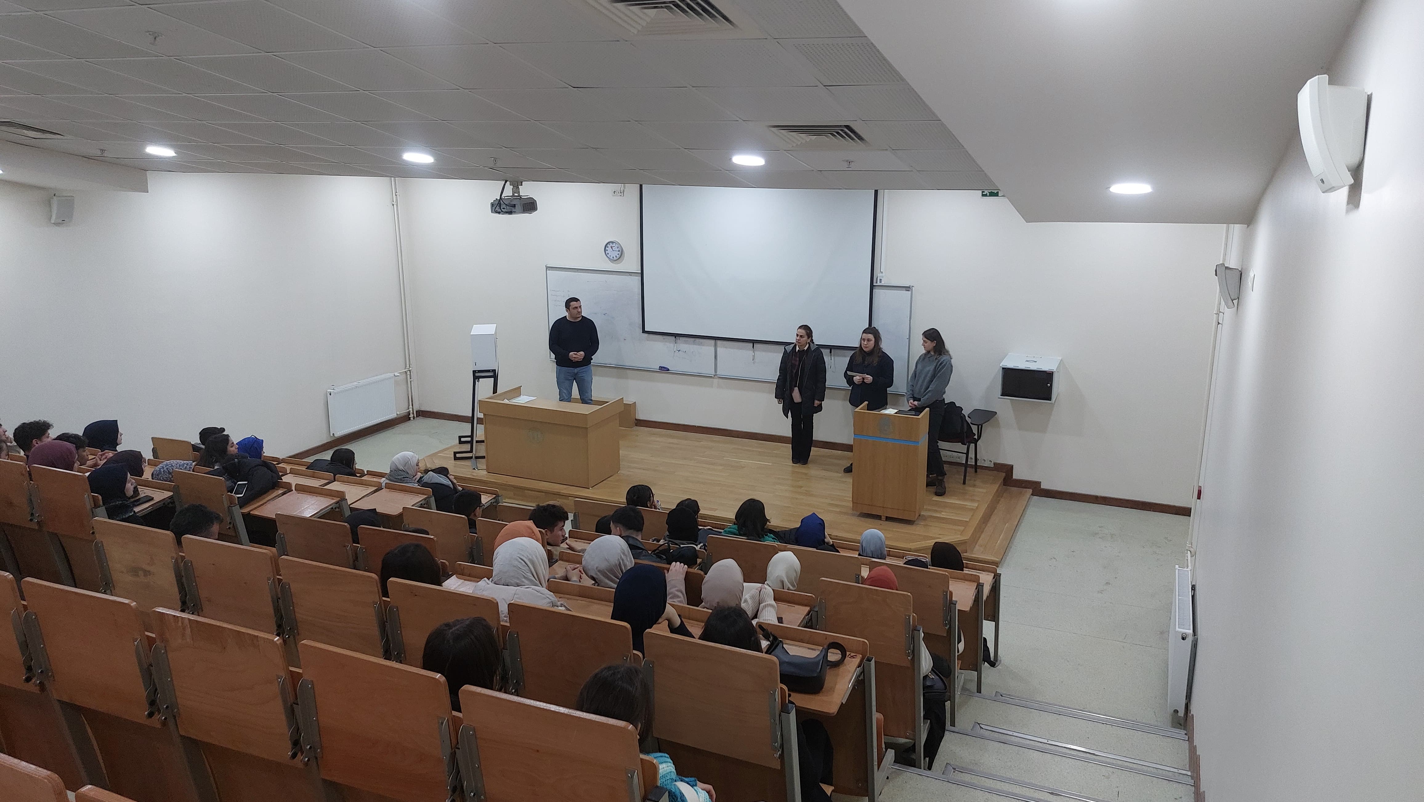 Etlik Anadolu İmam Hatip Lisesi'nden 50 öğrenci ve 3 öğretmen, 17.12.2024 tarihinde Üniversitemiz ve Fakültemizi ziyaret etmişlerdir. 