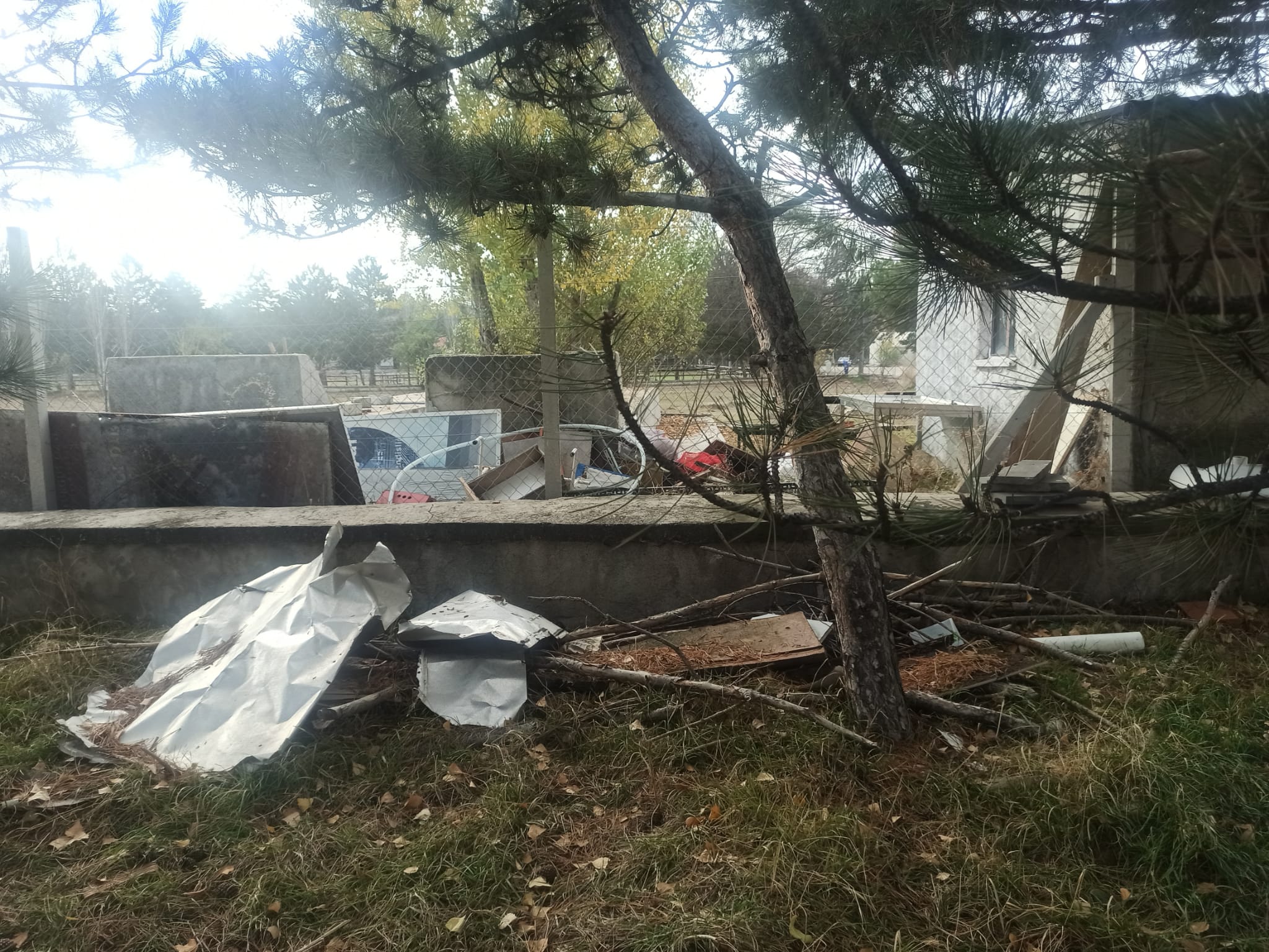 AT SAĞLIĞI KAPSAMINDA EĞİTİM VE PADOK ALANLARINDA BULUNAN KESİCİ DEMİR MALZEMELER KALDIRILDI