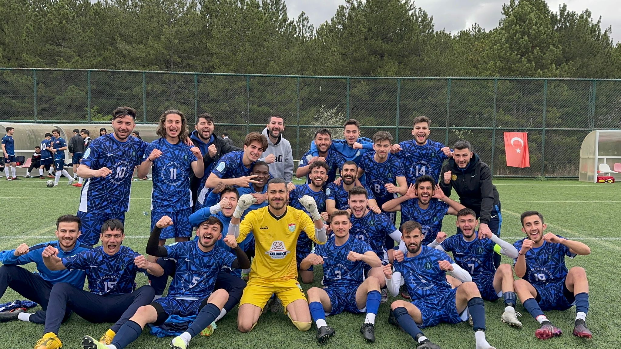 Üniversitemiz Erkek Futbol Takımı Süper Lig Yükselme Müsabakalarına gitmeye hak kazandı