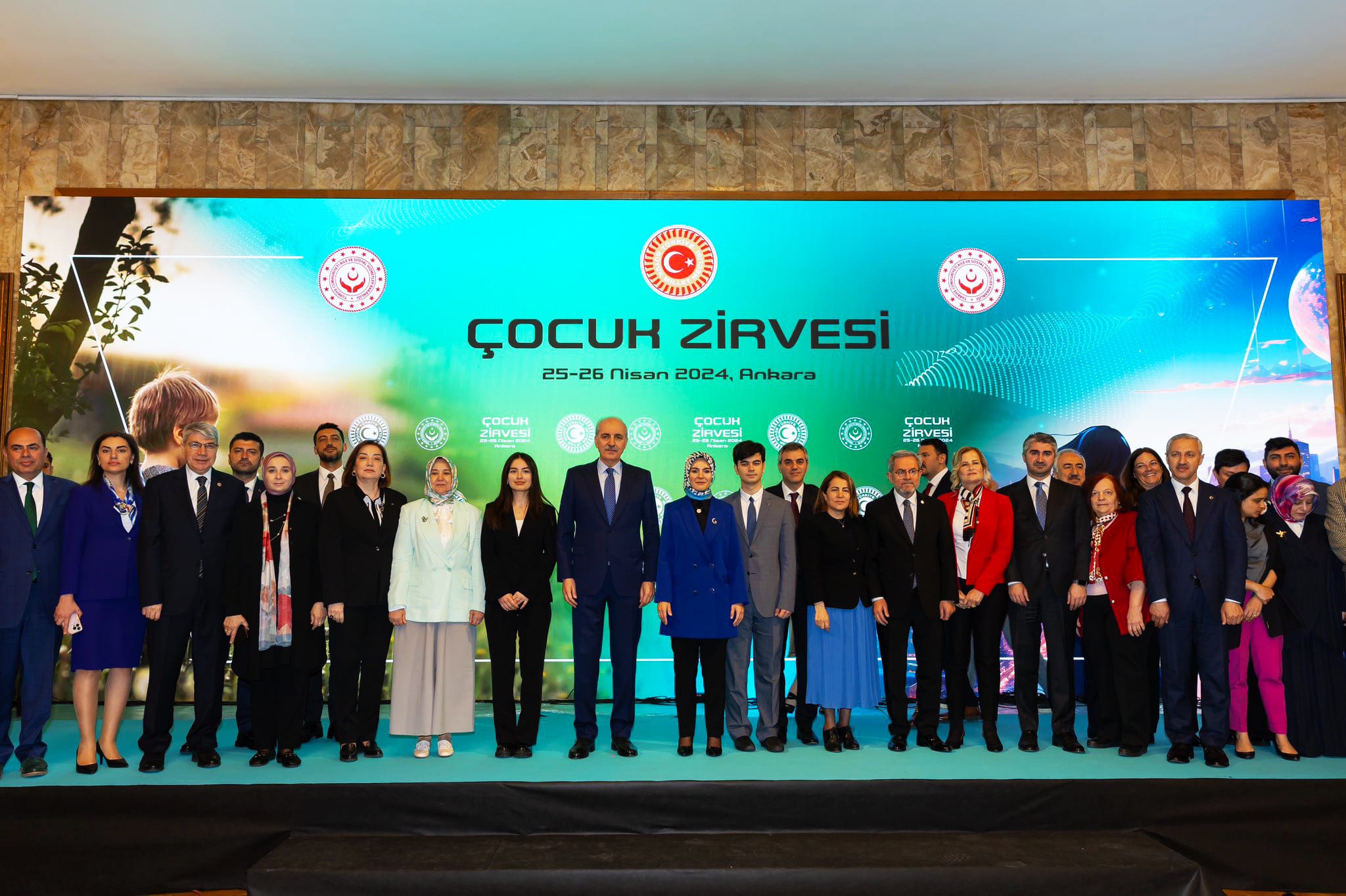 TBMM Başkanlığı Himayesindeki Aile ve Sosyal Hizmetler Bakanlığınca  "Geleceğin Dünyasında Çocuk ve Çocukluk" Temalı Çocuk Zirvesi Gerçekleşti