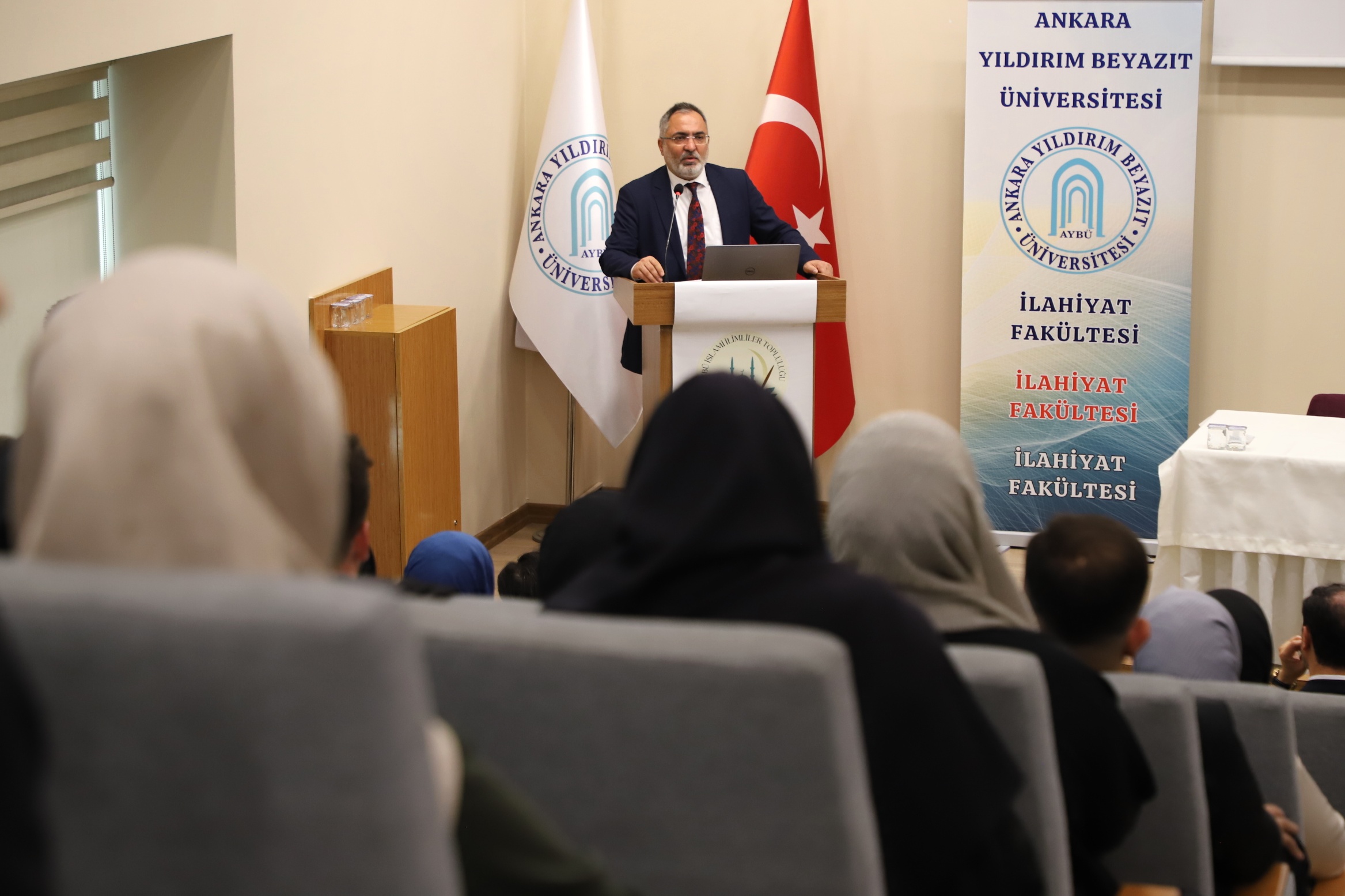 İlahiyat Fakültelerinden Gelen Temsilcilerle, “İlahiyat Öğrencileri Kongresi’’ gerçekleşti