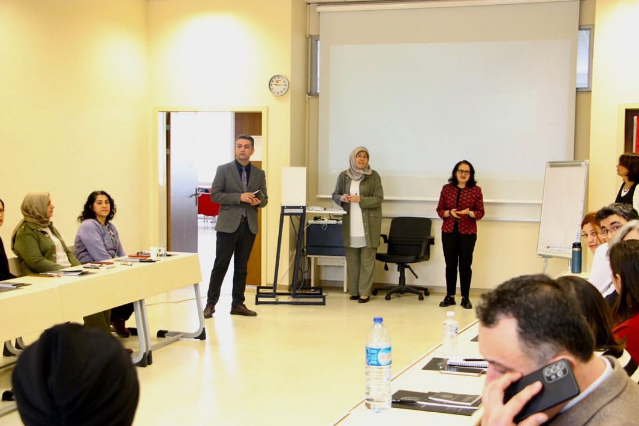 Eğitim kalitemizi arttırmak ve akreditasyon çalışmaları için fakültemiz öğretim üyelerine Sağlık Bakanlığı tarafından verilen eğitici eğitimi programı yapılmıştır.