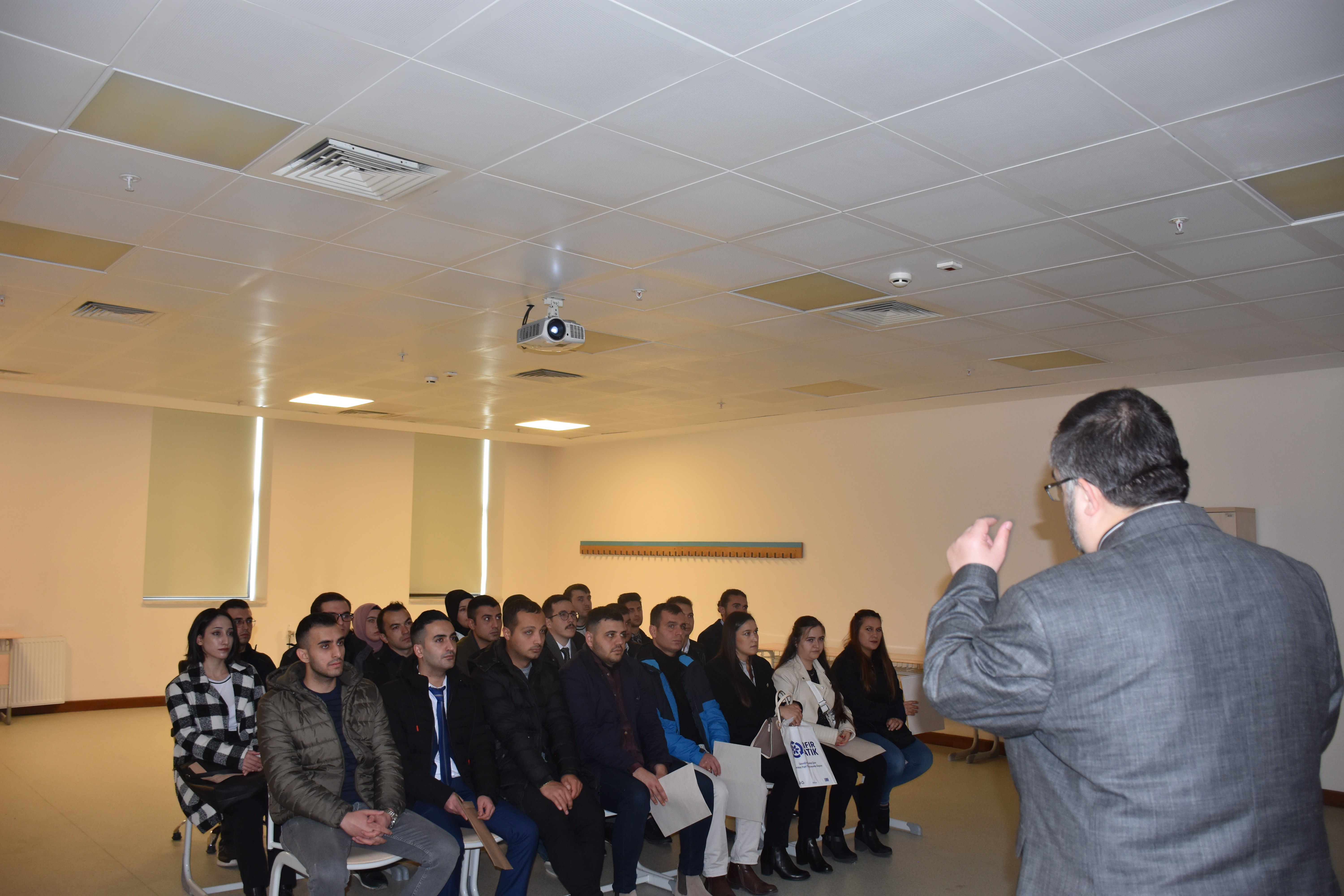 Eğitimler Devam Ediyor