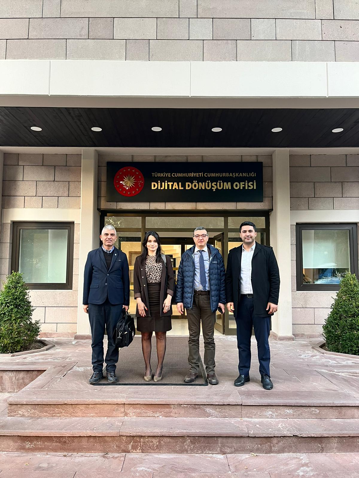 HİPPOTERAPİ MERKEZ MÜDÜRÜMÜZ ÖĞR.GÖR. ALİ EKBER ÜN, ÖĞR.GÖR. NEŞE ODABAŞ HOCAMIZ CUMHURBAŞKANLIĞI DİJİTAL DÖNÜŞÜM OFİSİNDE AB PROJE TOPLANTISINDA