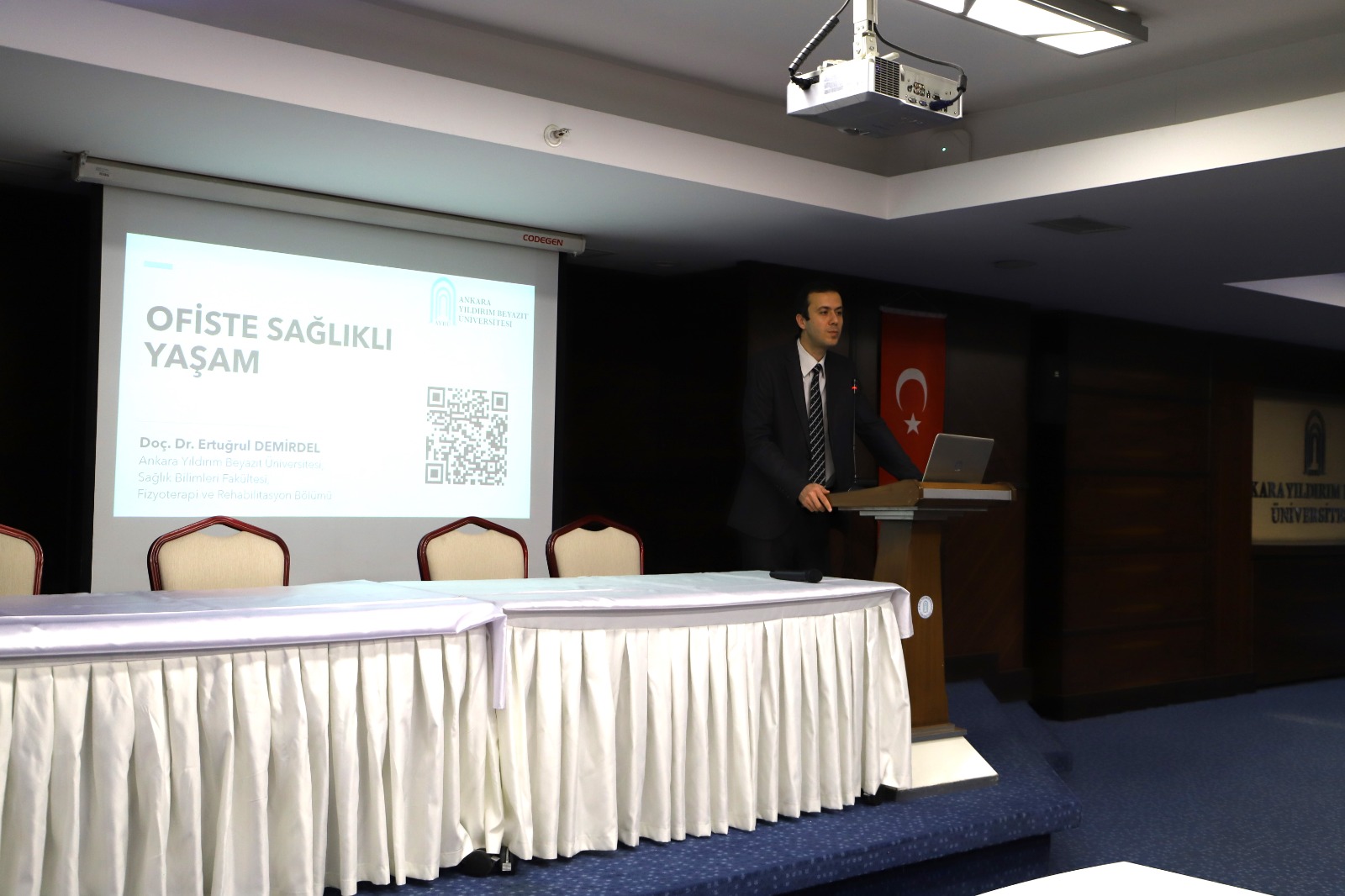 Üniversitemiz İdari Personeline "Ofiste Sağlıklı Yaşam" Eğitimi Düzenlendi