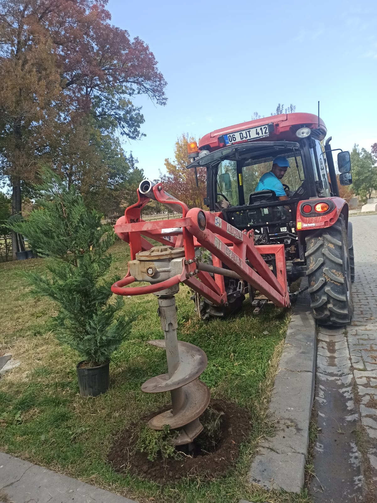 FİDAN DİKİM ETKİNLİĞİ İÇİN ALAN HAZIRLIĞI YAPILDI