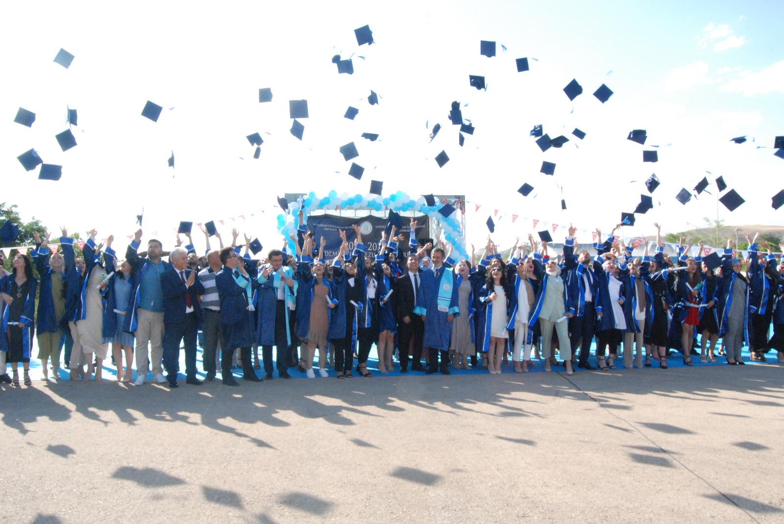 TUZGÖLÜ YERLEŞKESİNDE MEZUNİYET TÖRENİ DÜZENLENDİ