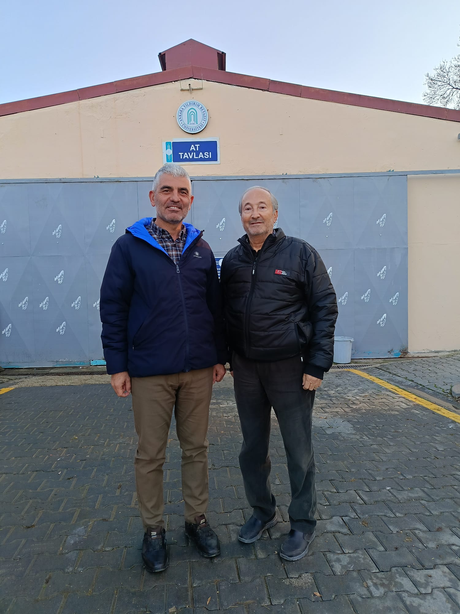 Uluslararası Veteriner Hekim Taşkın Özdemir Hoca Aybü Hippoterapi Merkezimize Ziyarette Bulundu. Kıymetli Hocamıza Teşekkür Ediyoruz.