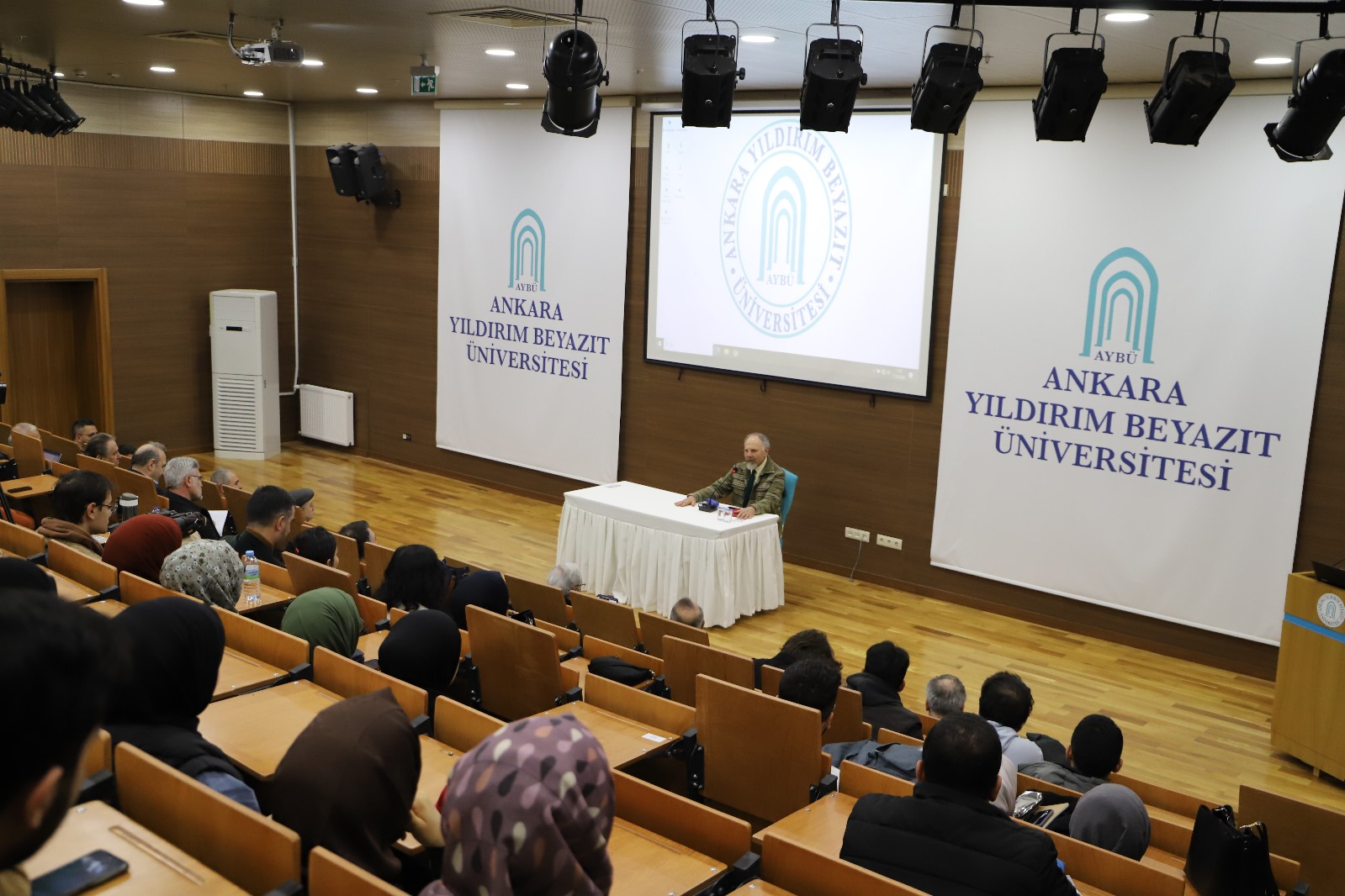 AYBÜ İlahiyatta Bilim, Bilimsel Düşünce ve Bilimsel Yöntem Konferansı Verildi