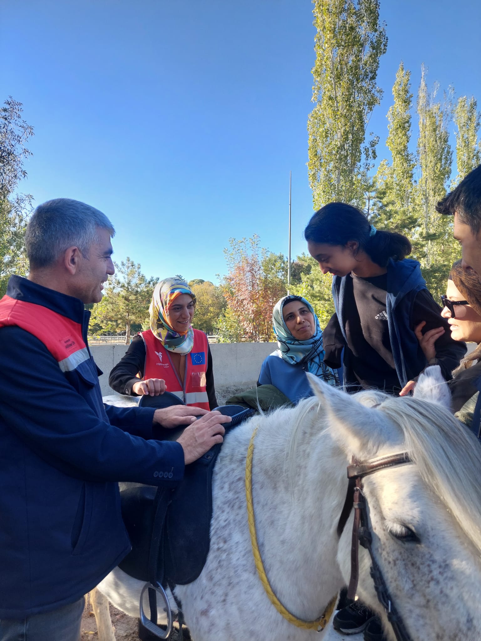 ÖZEL GEREKSİNİMLİ ÖĞRENCİLERİMİZDE HİPPOTERAPİ MERKEZİMİZDE    