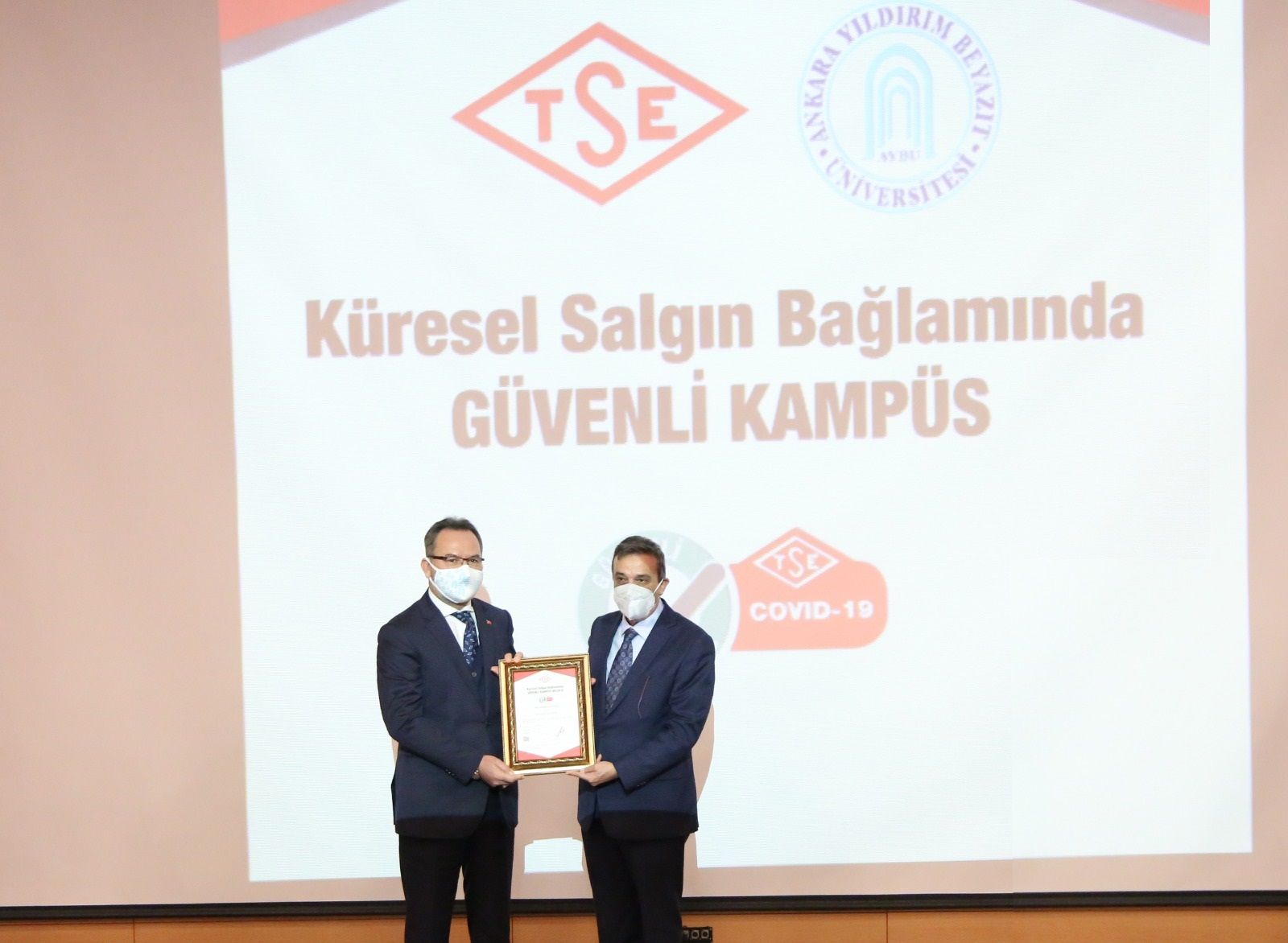 Üniversitemize Küresel Salgın Bağlamında Güvenli Kampüs Belgesi Almaya Hak Kazandı