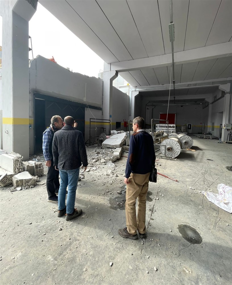 Mühendislik ve Doğa Bilimleri Fakültesi Hocalarımız Sanayi Üretimi Hasarını İncelemek Üzere Sahada Çalışmalar Yapıyor