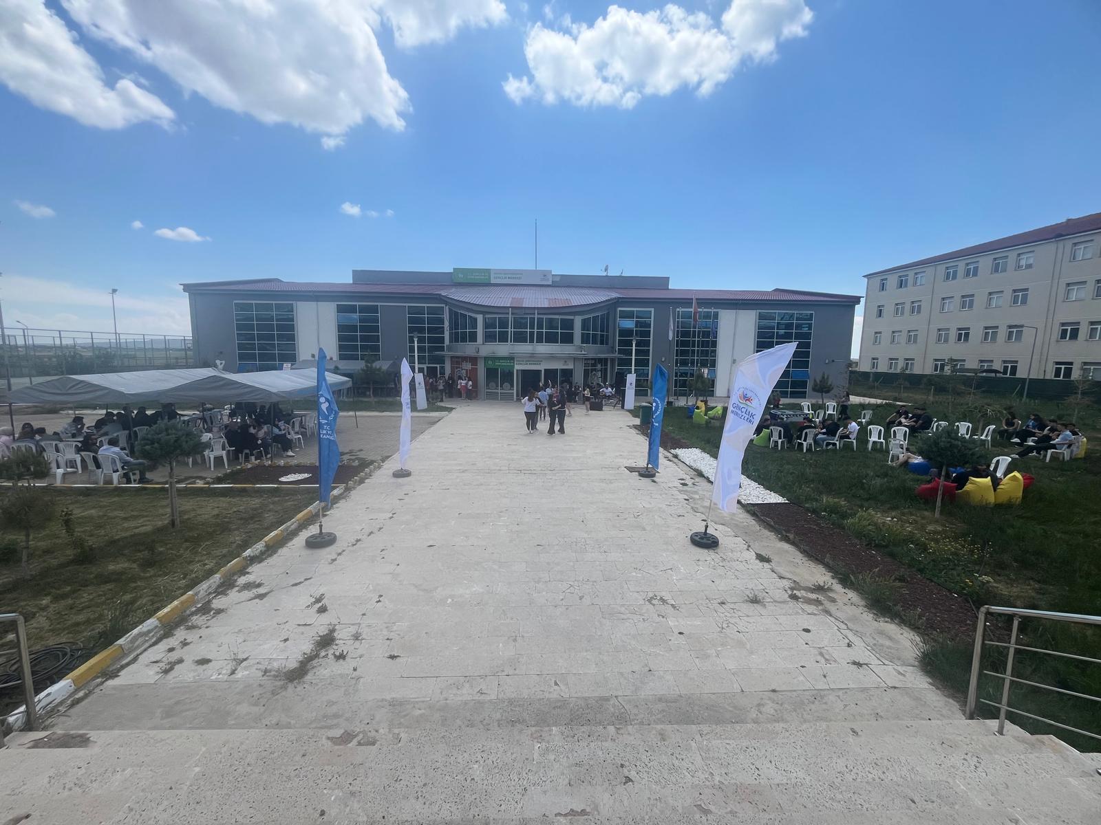 Şereflikoçhisar’da Gençlik Şenliği Renkli Görüntülere Sahne Oldu.