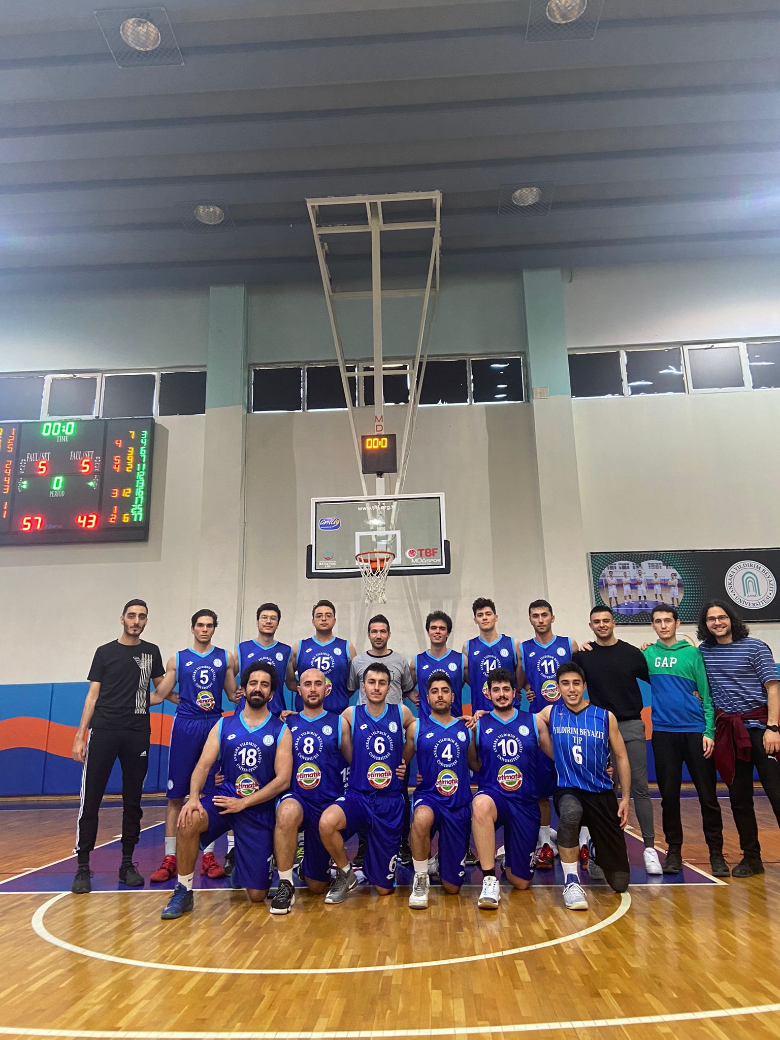Basketbol takımımız ikinci maçında Hacettepe Üniversitesi'ni 57-43 yenerek bir başarıya daha imza attı. 