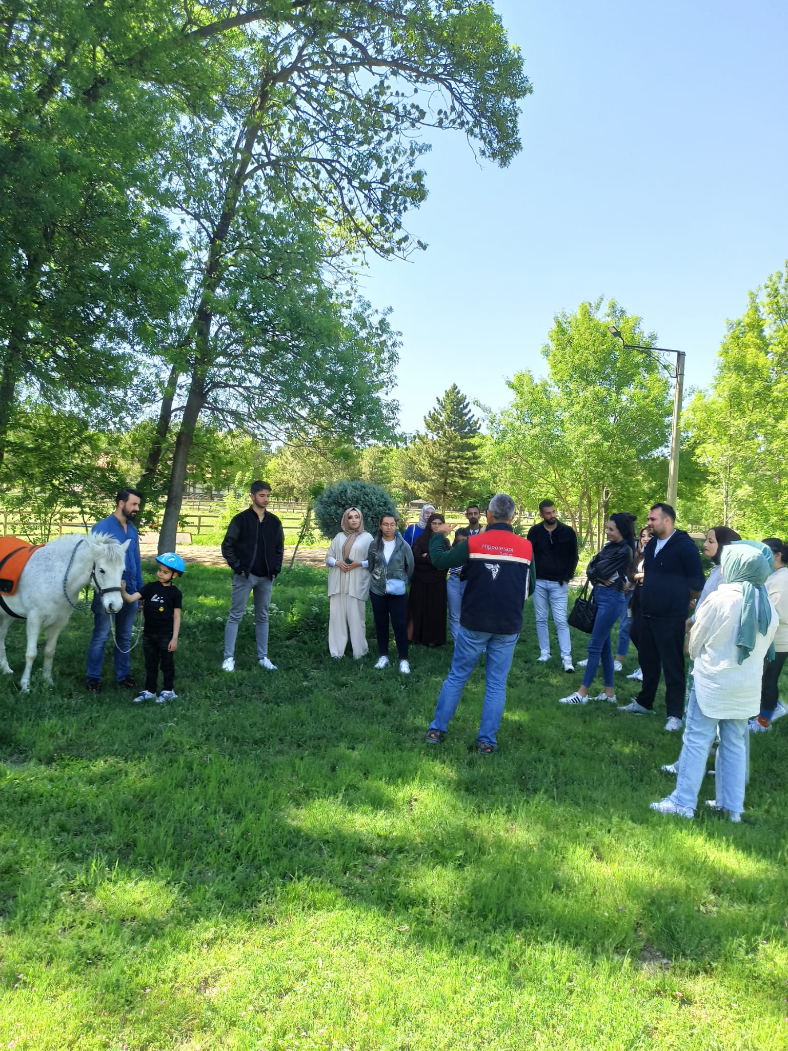 AYBÜ Yaşlı Bakım Programı Öğrencilerimiz Hippoterapi Dersinde