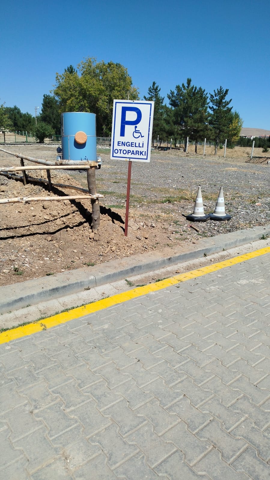 Hippoterapi Merkezine Engelli Otoparkı Levhaları Takıldı