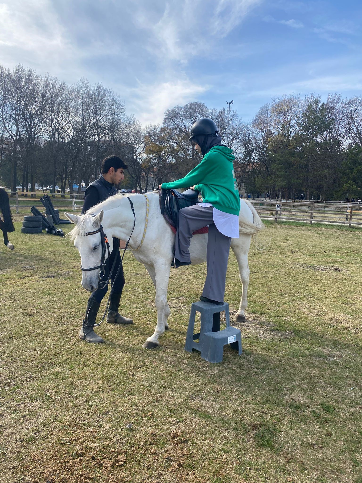Öğrencilerimizden Hippoterapi Uygulama ve Araştırma Merkezi'ne Sosyal Ziyaret