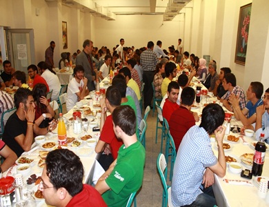 Üniversitemiz Öğrencilerinin İftar Yemeği