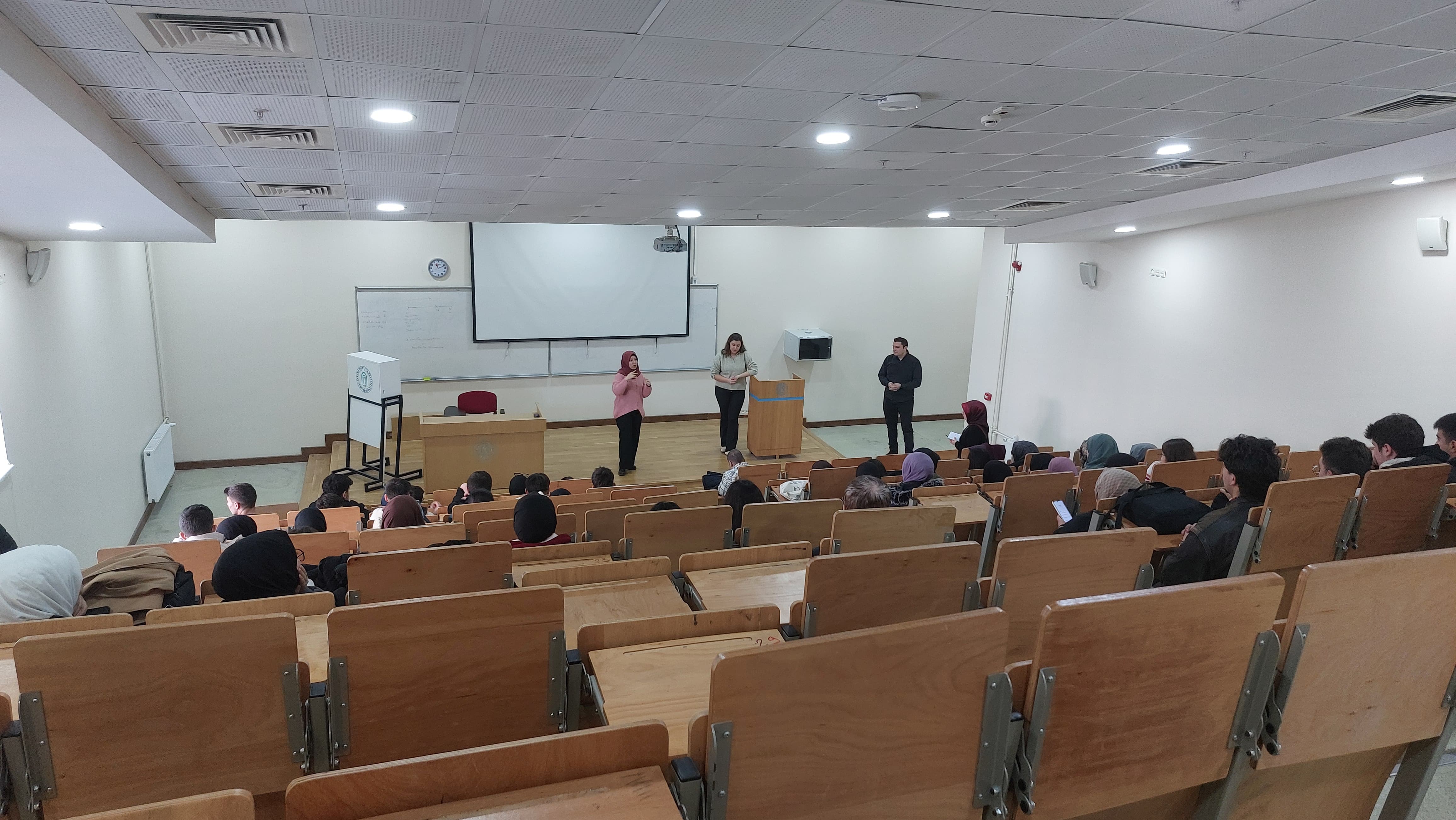 Pursaklar Anadolu İmam Hatip Lisesi 'nden 70 öğrenci ve 2 öğretmen, 10.12.2024 tarihinde Üniversitemiz ve Fakültemizi ziyaret etmişlerdir. 